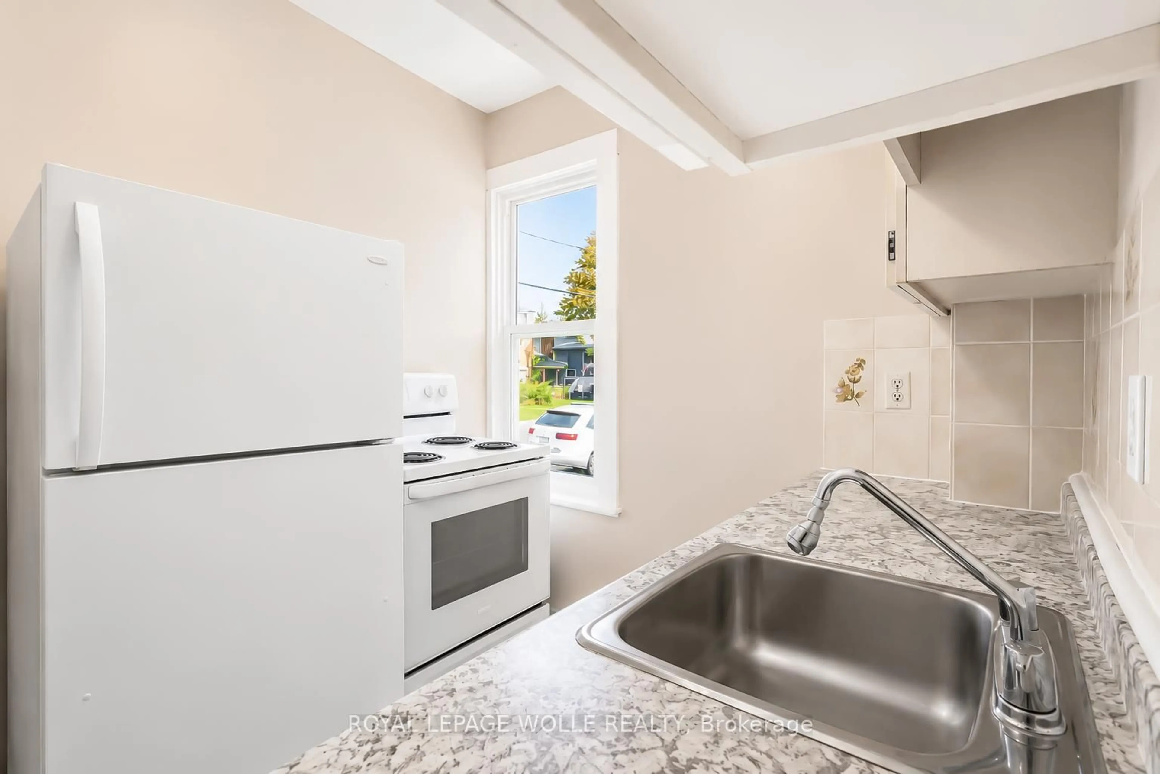 Standard kitchen, ceramic/tile floor for 93 Lancaster St, Kitchener Ontario N2H 4T3
