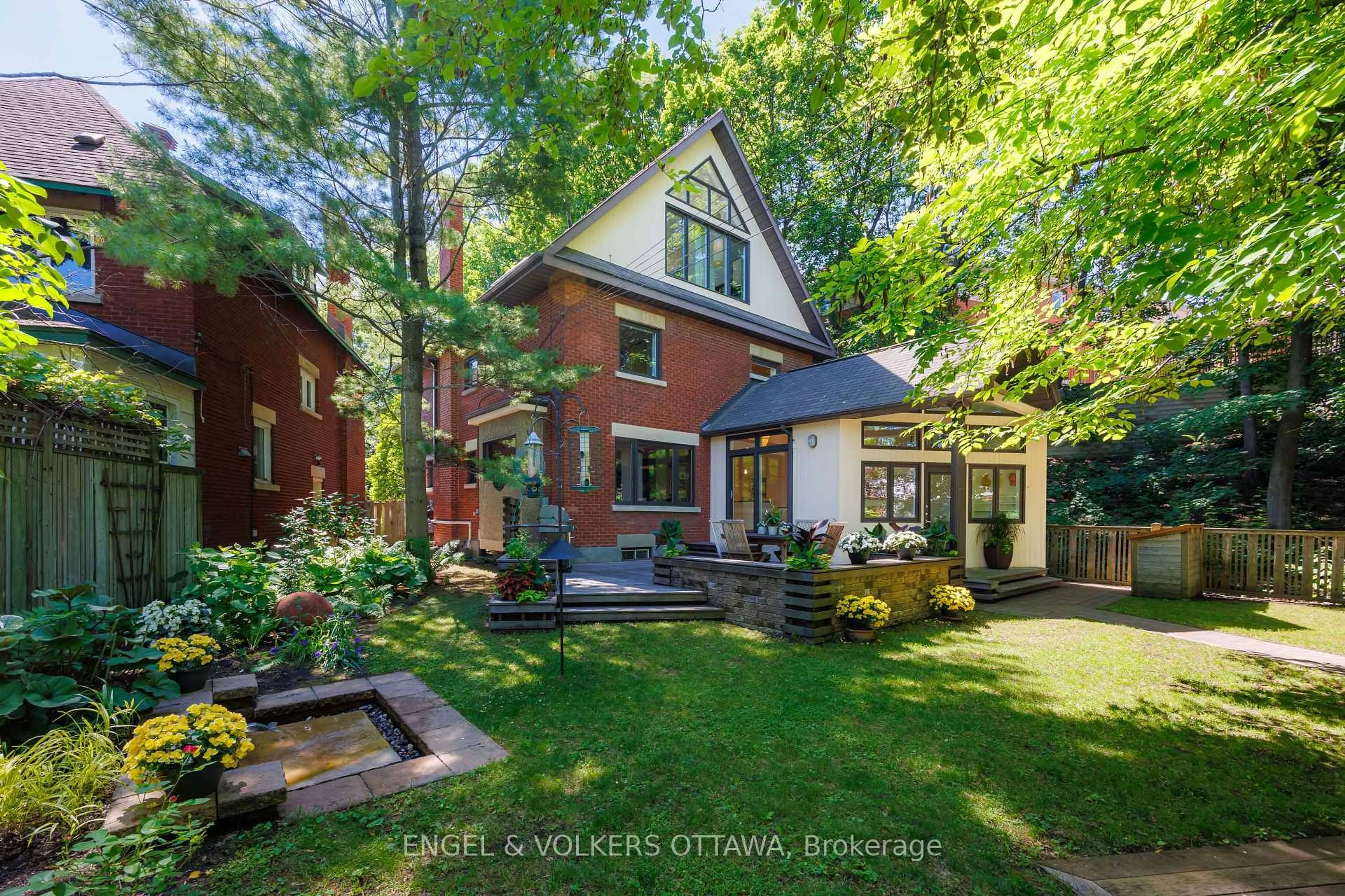 Home with brick exterior material, street for 516 Queen Elizabeth Dr, Ottawa Ontario K1S 3N4