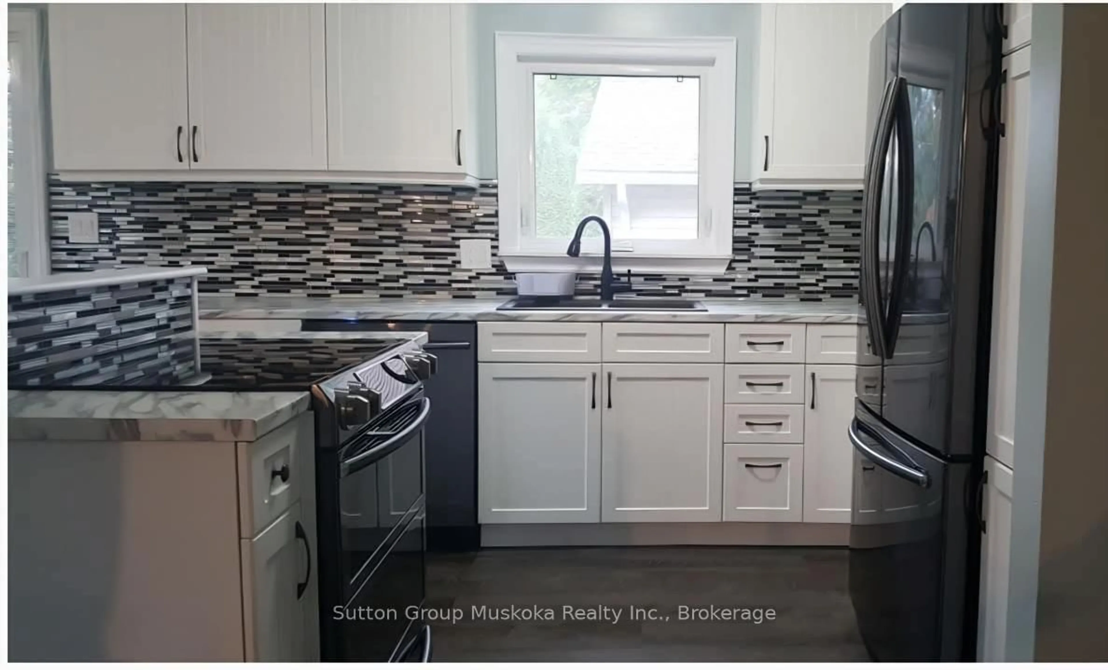 Standard kitchen, unknown for 8 Gouldie St, Huntsville Ontario P1H 1M5