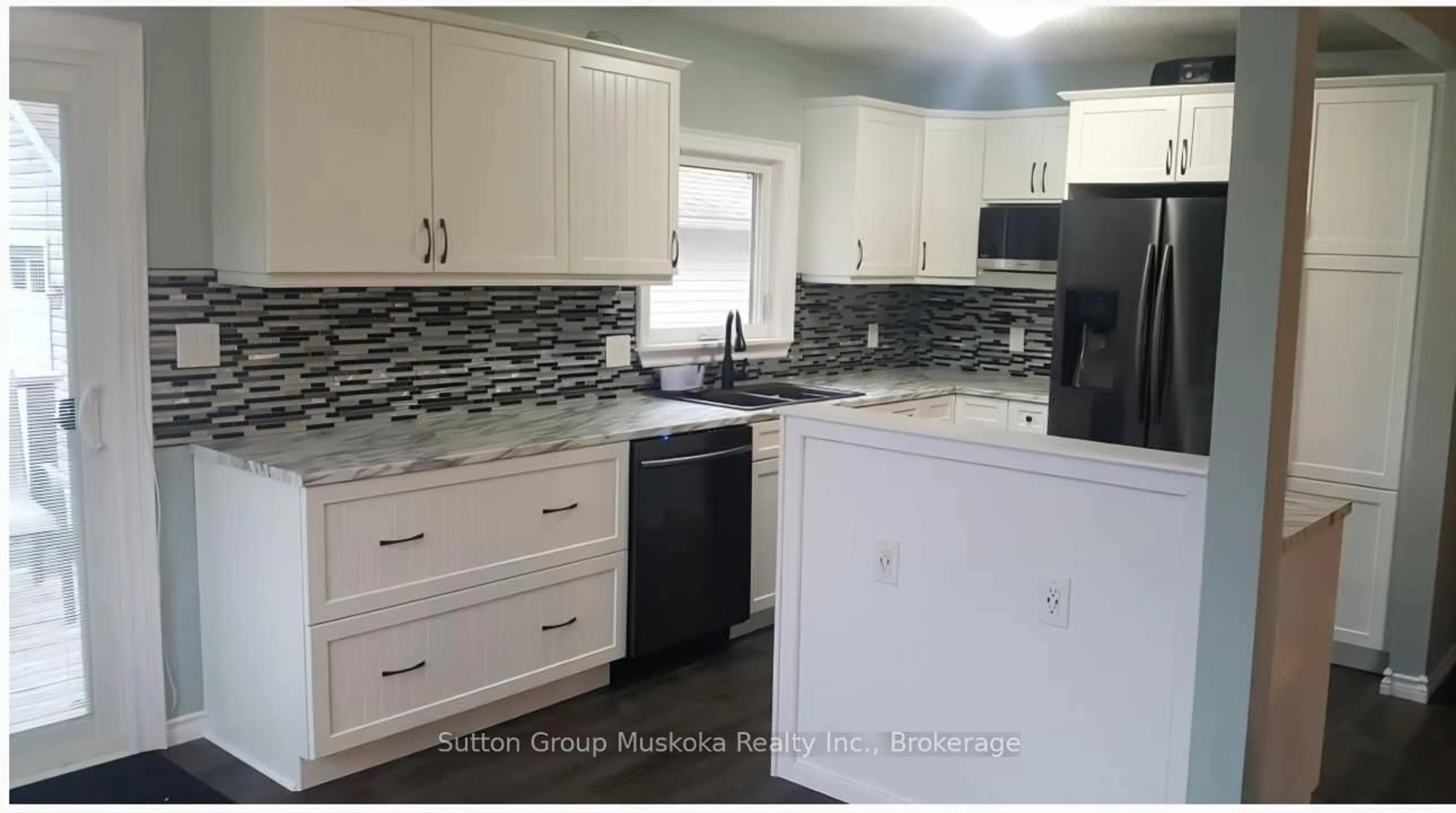 Standard kitchen, ceramic/tile floor for 8 Gouldie St, Huntsville Ontario P1H 1M5
