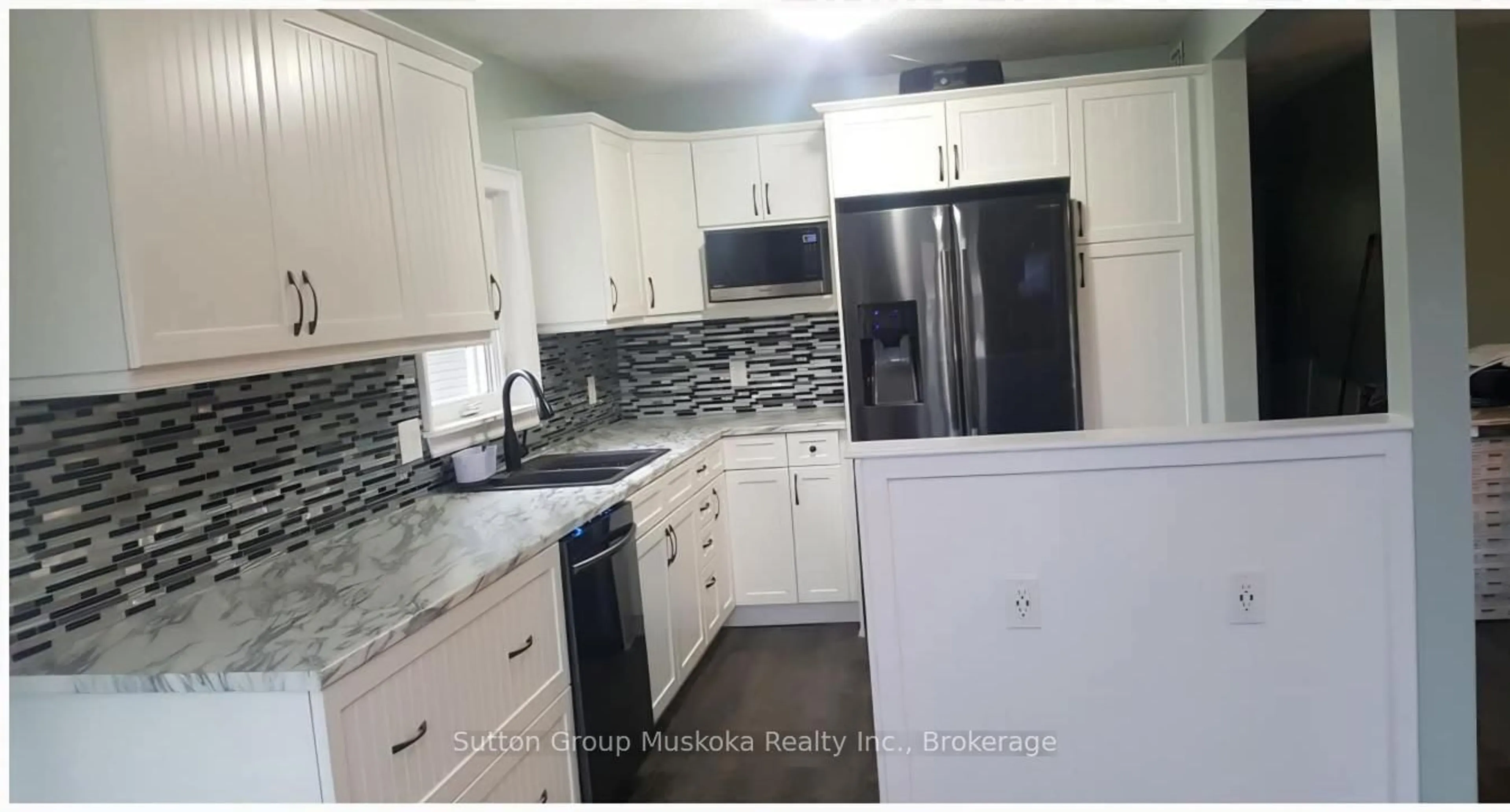 Standard kitchen, ceramic/tile floor for 8 Gouldie St, Huntsville Ontario P1H 1M5