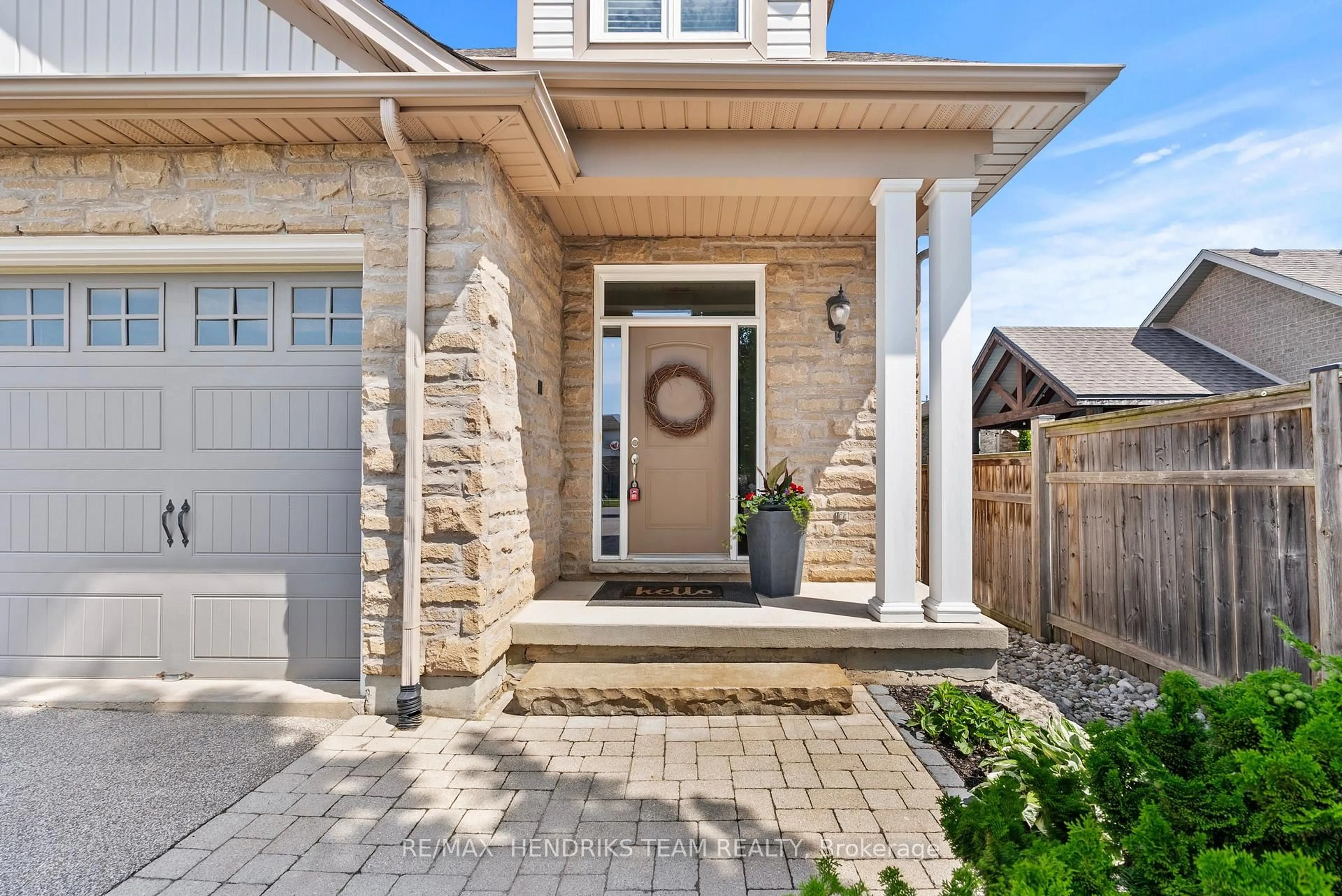 Home with brick exterior material, street for 85 Videl Cres, St. Catharines Ontario L2W 0A3