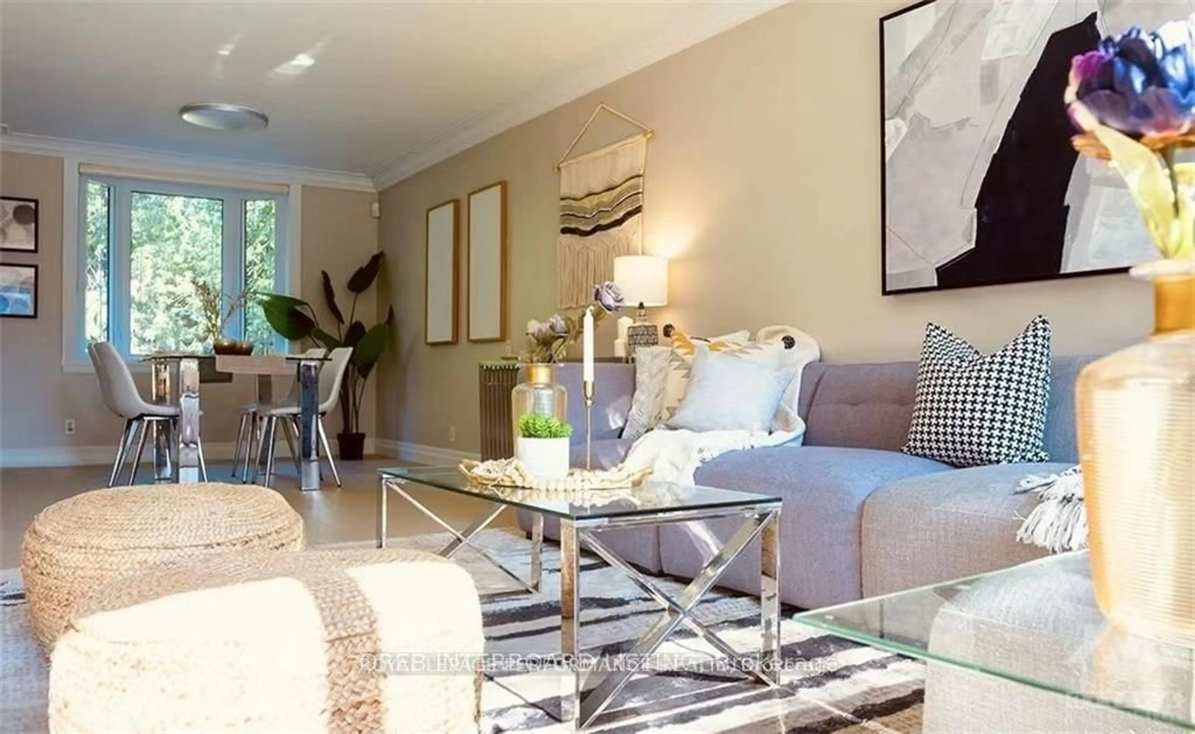 Living room with furniture, unknown for 2077 PALMER Ave, Ottawa Ontario K1H 5Z3