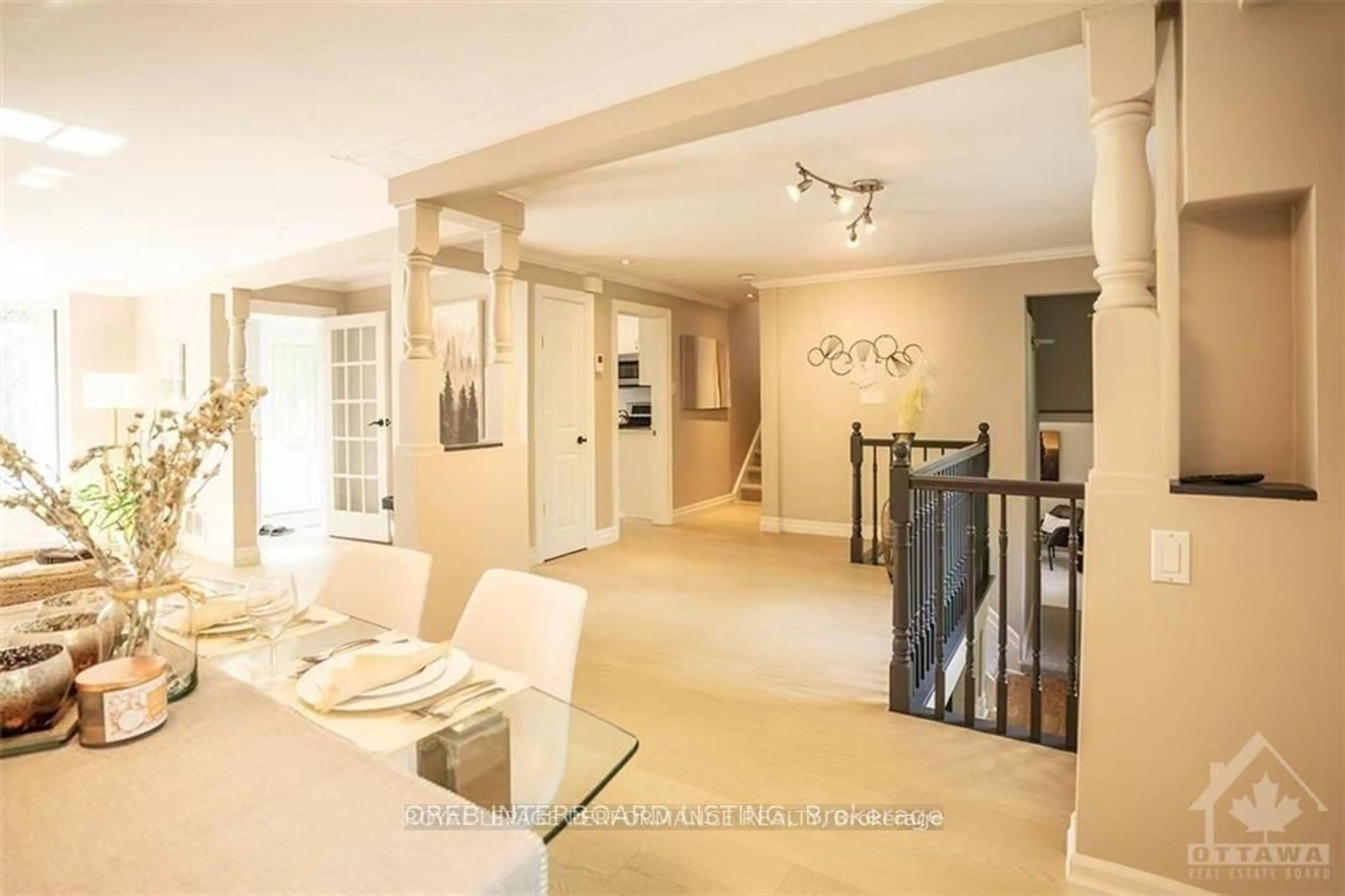 Dining room, ceramic/tile floor for 2077 PALMER Ave, Ottawa Ontario K1H 5Z3