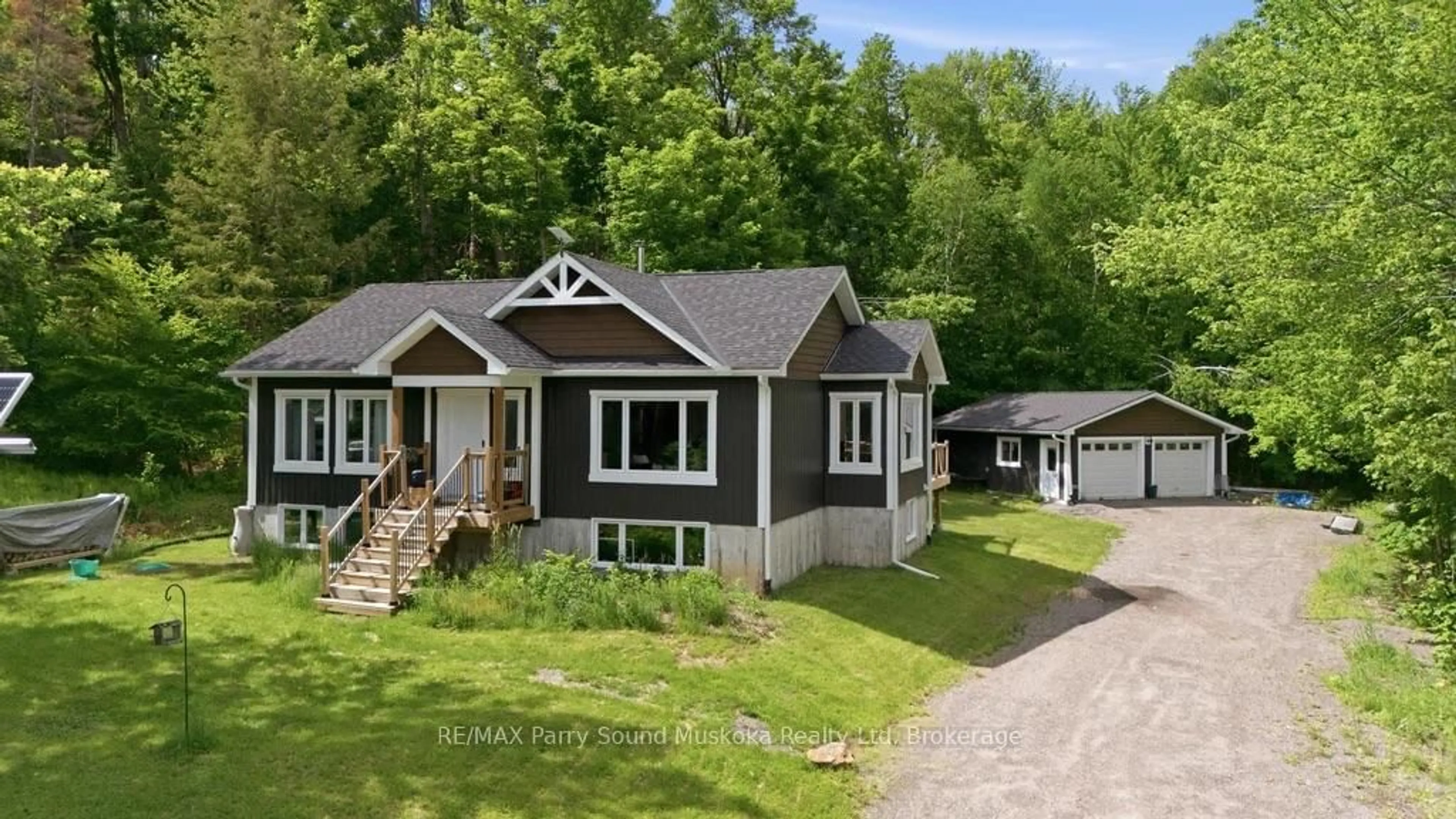 Home with vinyl exterior material, street for 1087 Prospect Lake Rd, Bracebridge Ontario P1L 1X1