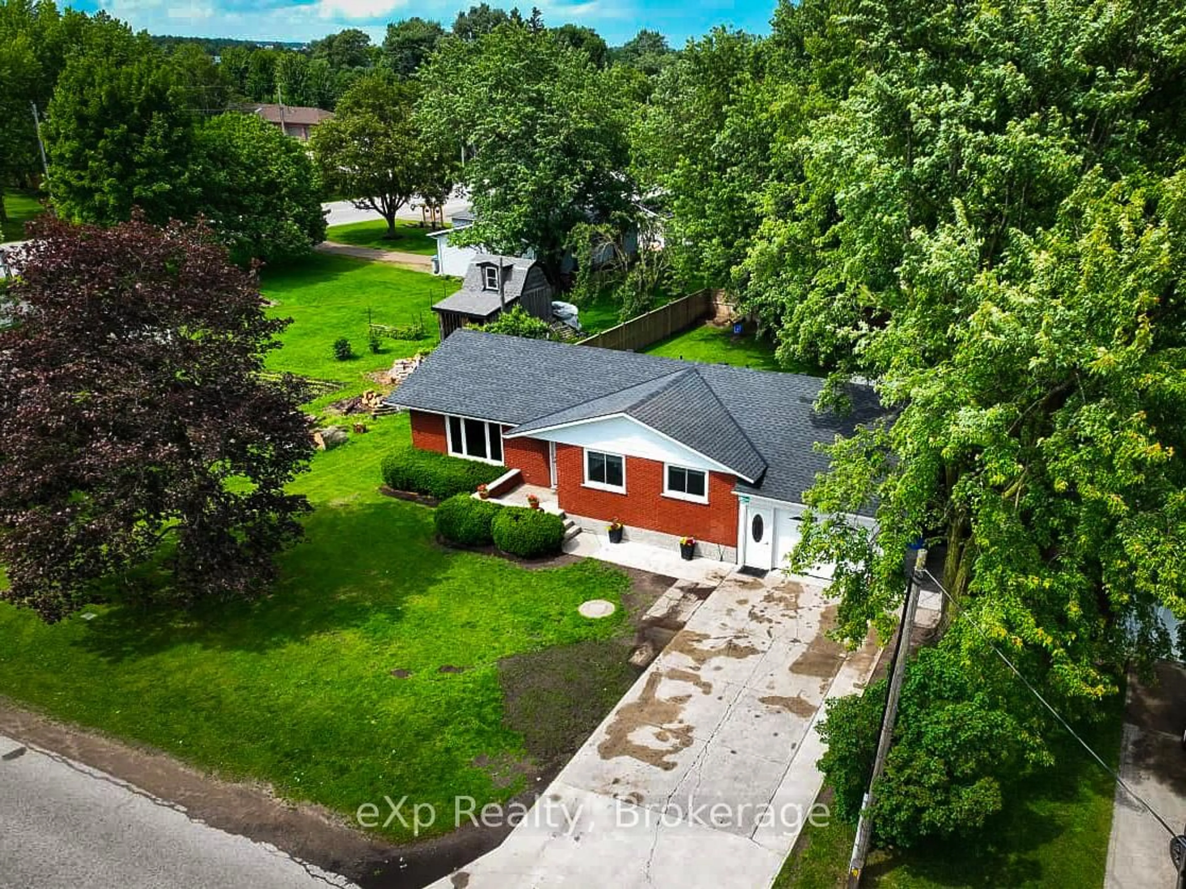A pic from outside/outdoor area/front of a property/back of a property/a pic from drone, street for 4094 Queen St, Perth East Ontario N0K 1L0