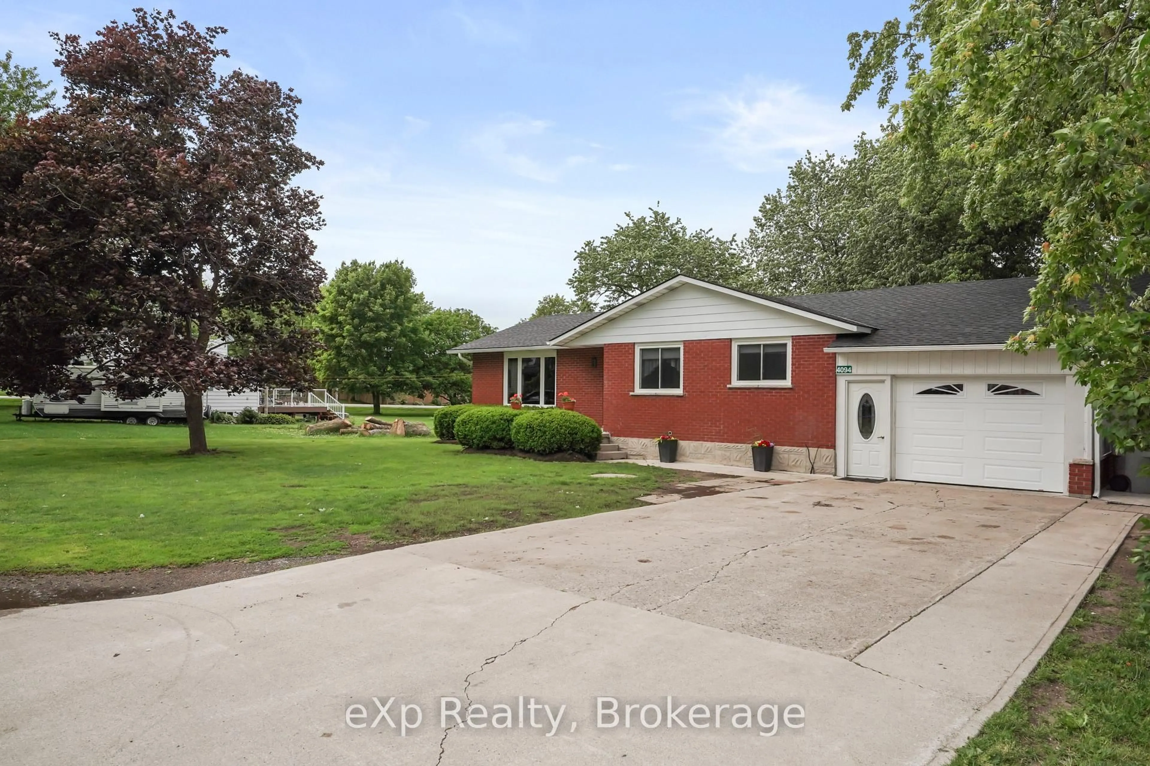 Unknown for 4094 Queen St, Perth East Ontario N0K 1L0