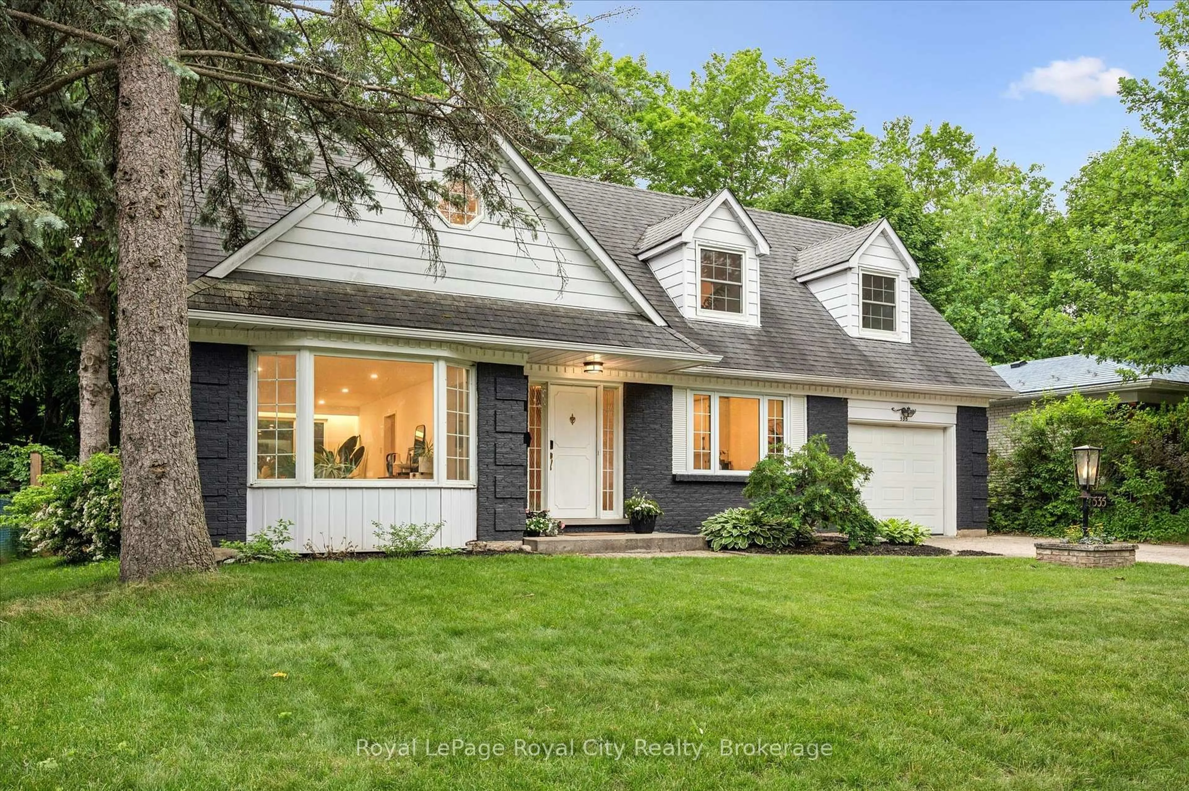 Home with vinyl exterior material, street for 535 Sprucehill Ave, Waterloo Ontario N2L 4V8