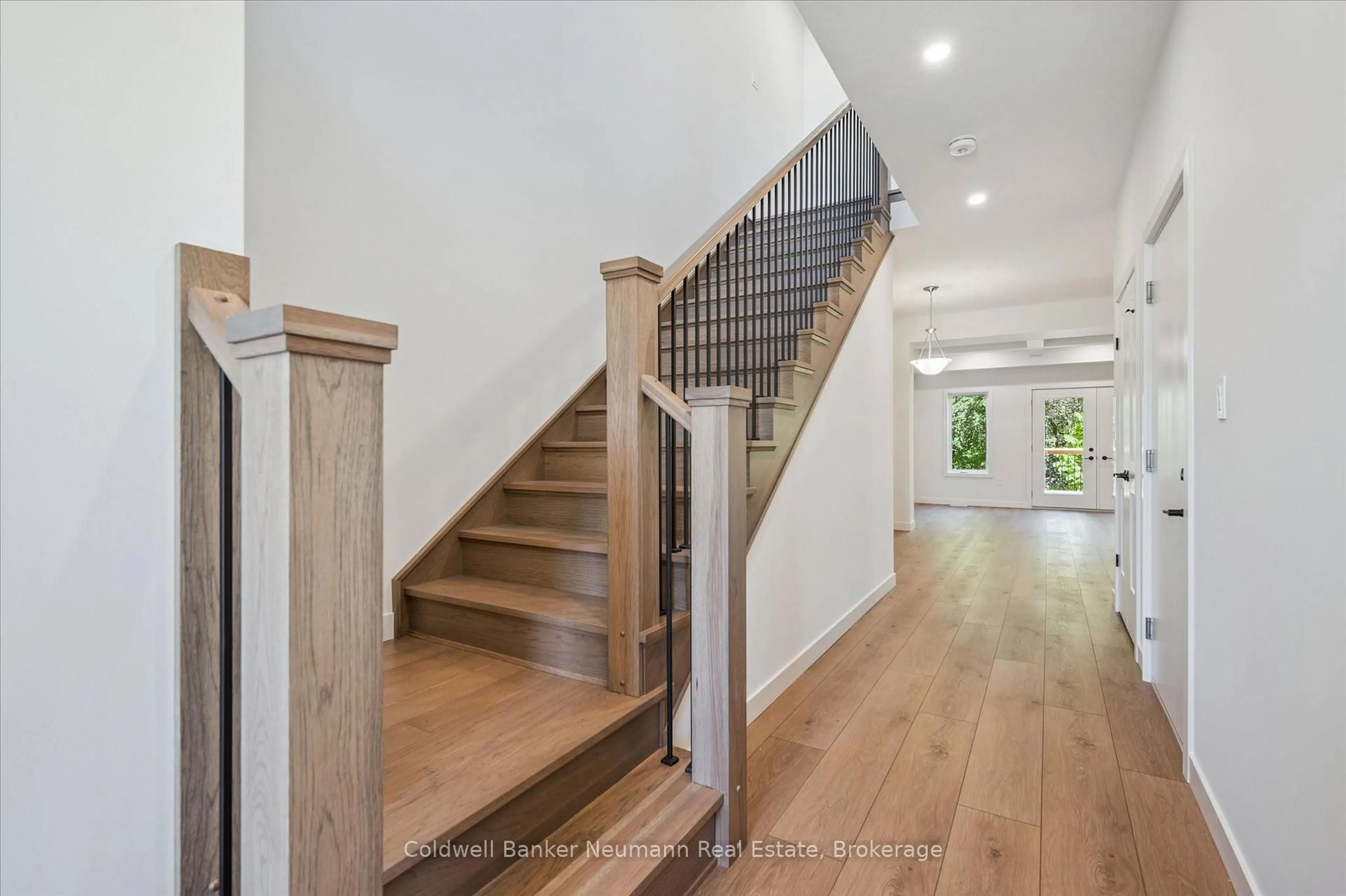 Unknown for 16 Fieldstone Lane, Centre Wellington Ontario N0B 1S0