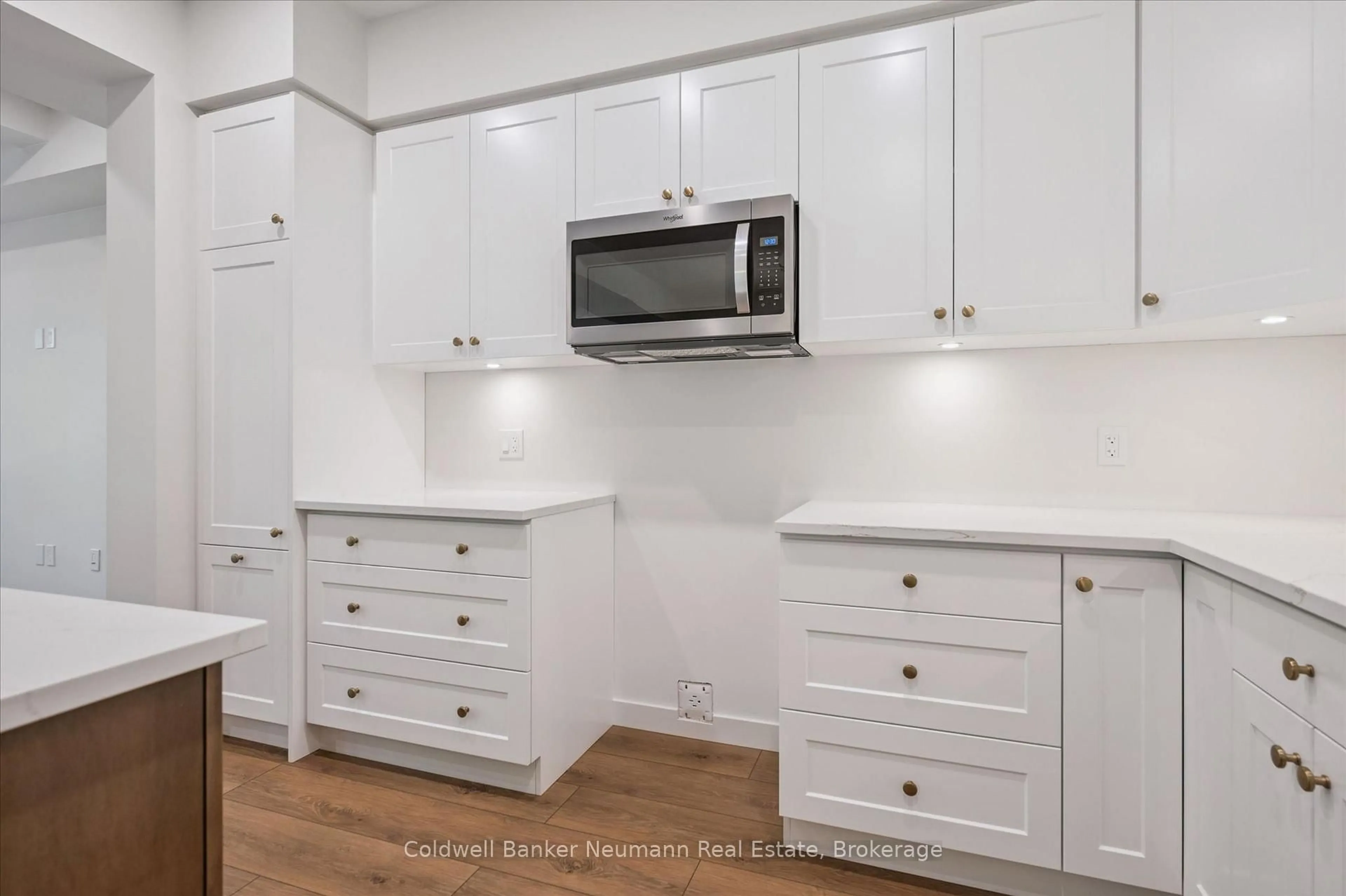 Standard kitchen, unknown for 16 Fieldstone Lane, Centre Wellington Ontario N0B 1S0