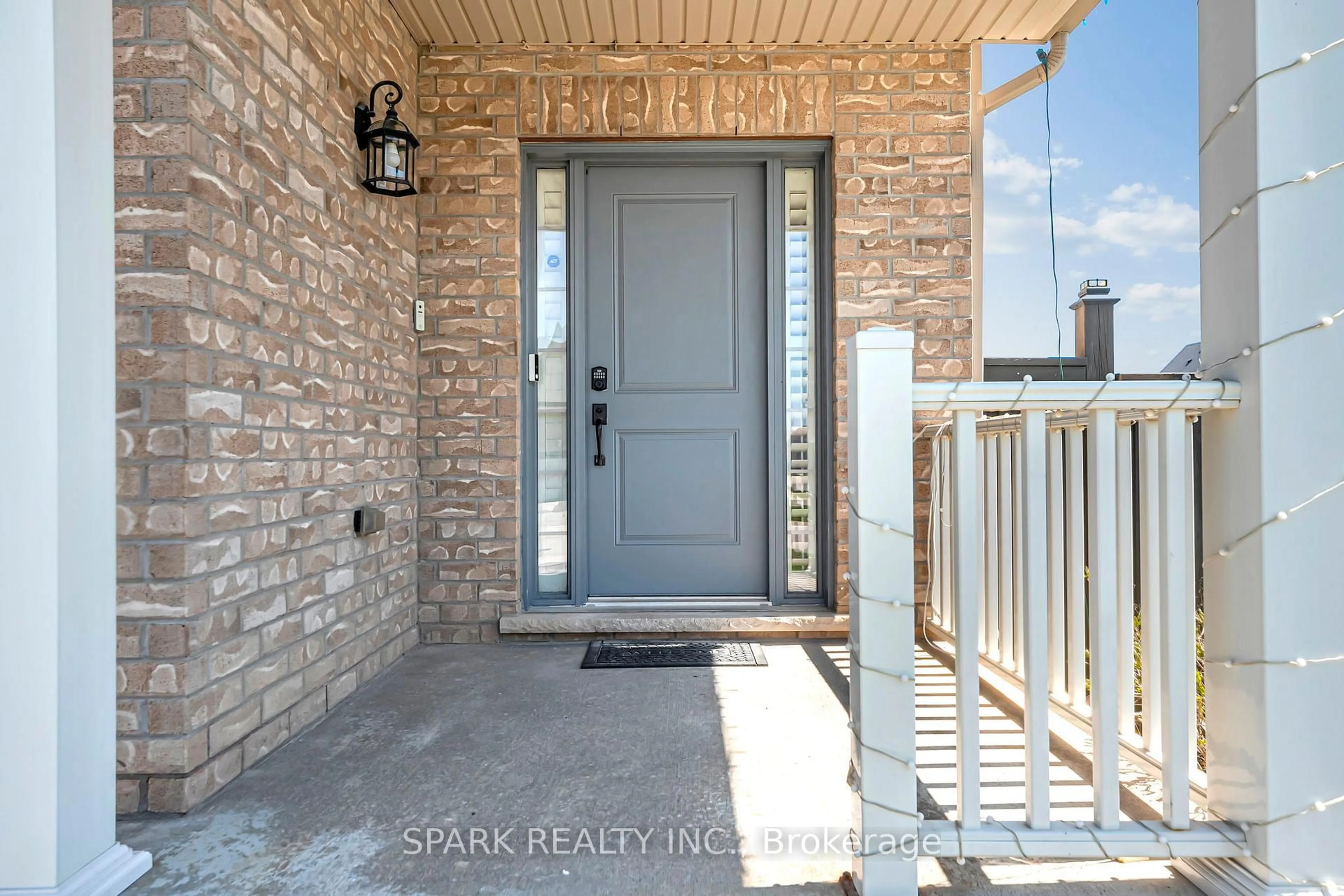 Indoor entryway for 4 Cutts Cres, Hamilton Ontario L0R 1C0