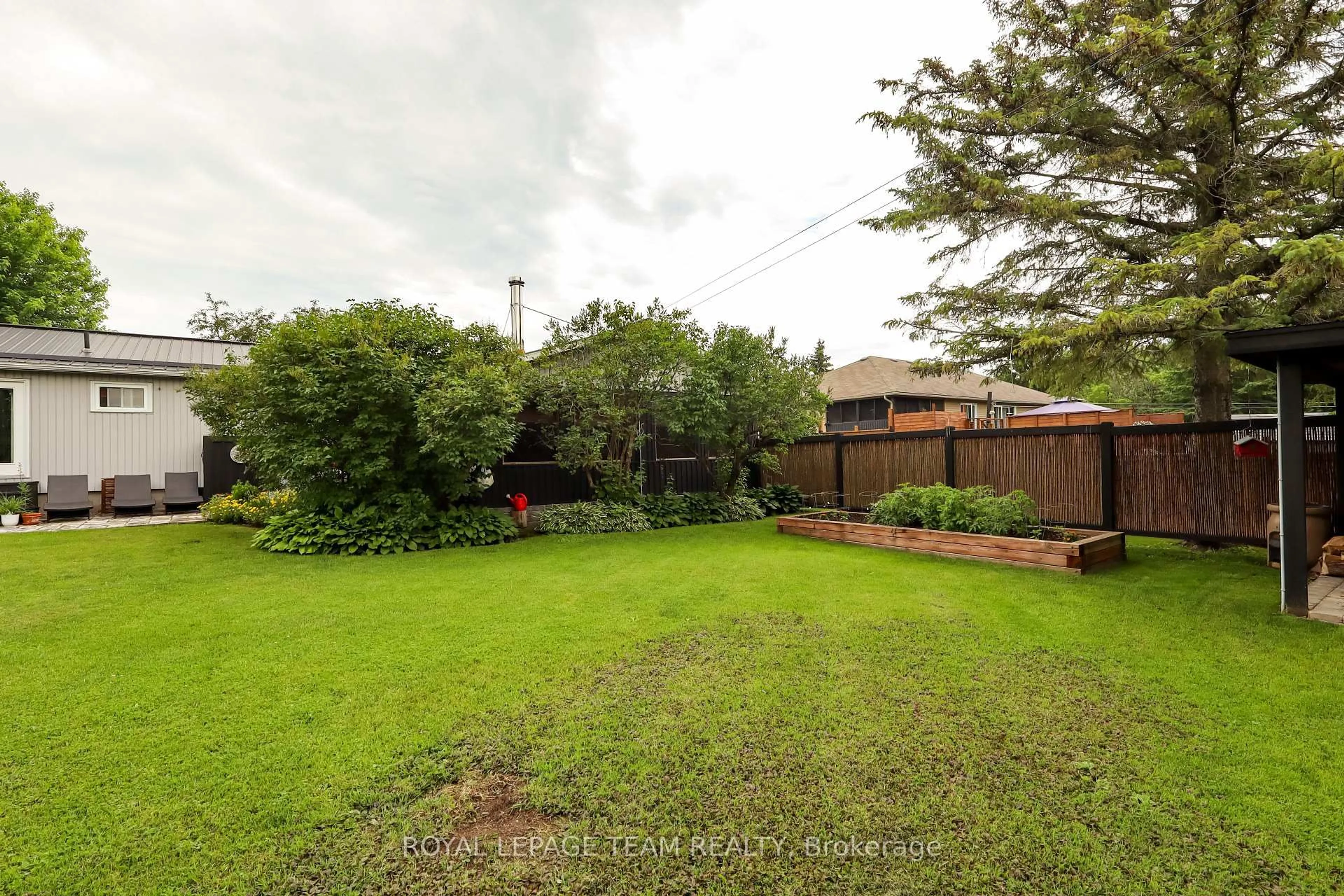 A pic from outside/outdoor area/front of a property/back of a property/a pic from drone, unknown for 3041 Bridge St, North Dundas Ontario K0E 1W0