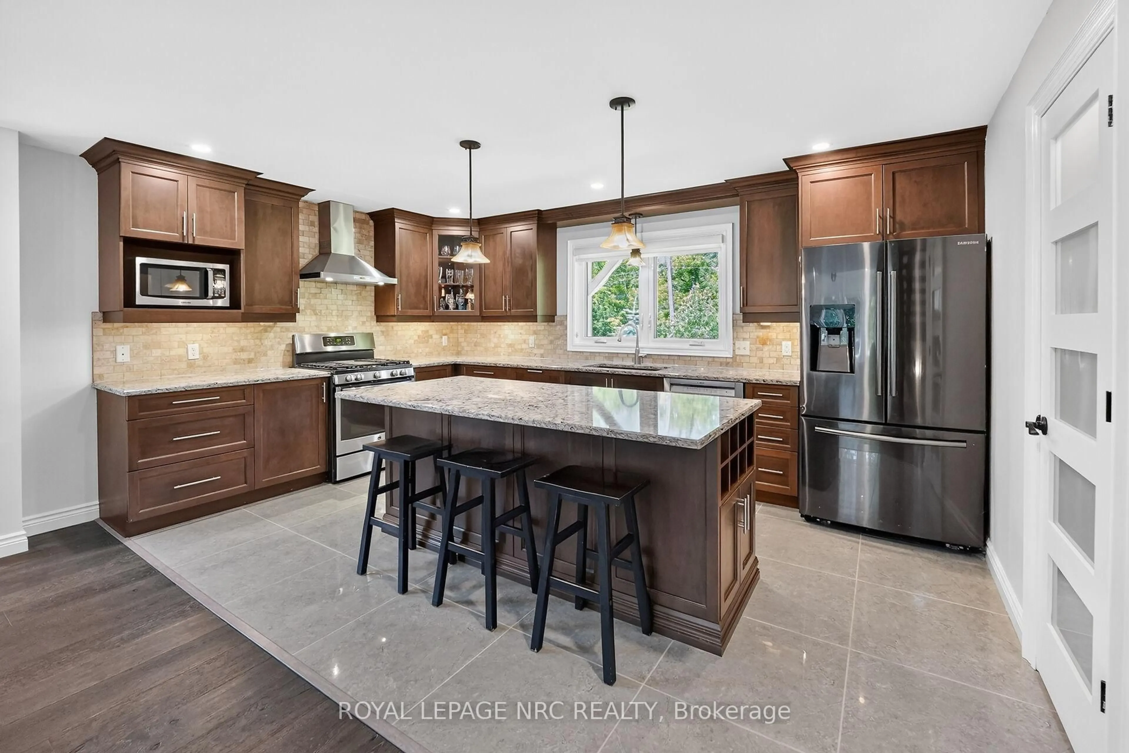 Open concept kitchen, ceramic/tile floor for 3063 Ninth St, Lincoln Ontario L2R 6P7