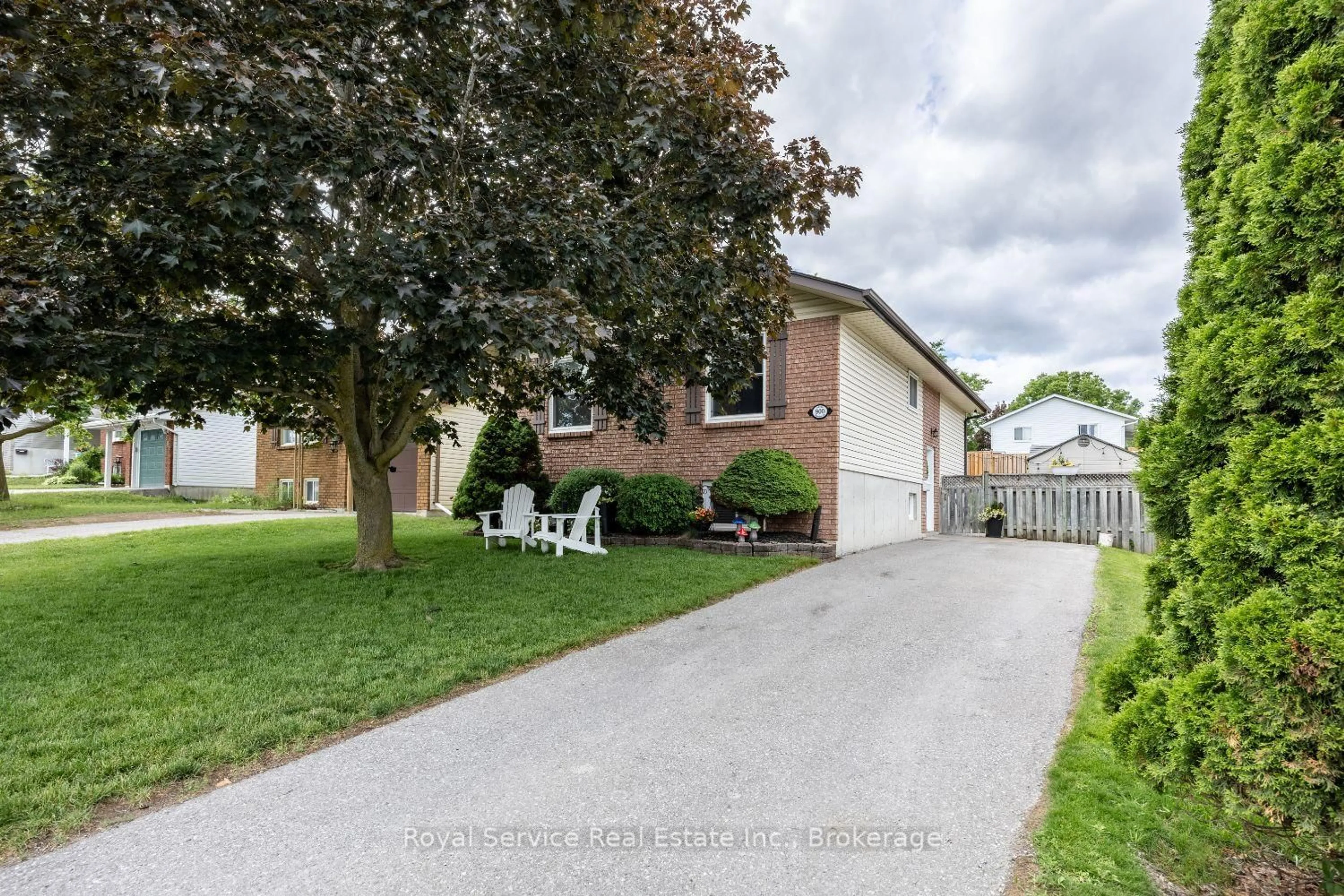 A pic from outside/outdoor area/front of a property/back of a property/a pic from drone, street for 900 Stewart Dr, Peterborough Ontario K9J 7R4