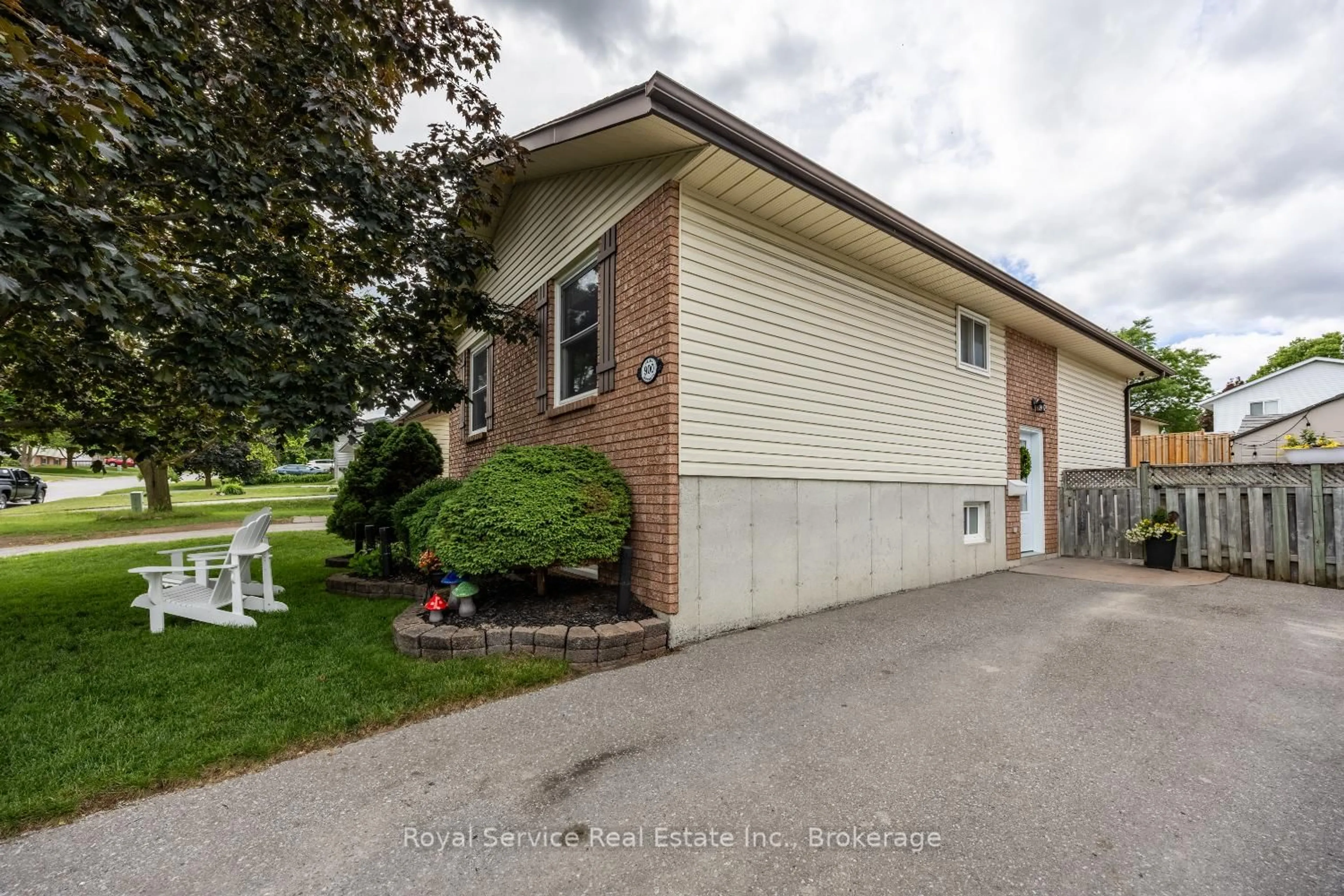 Unknown for 900 Stewart Dr, Peterborough Ontario K9J 7R4