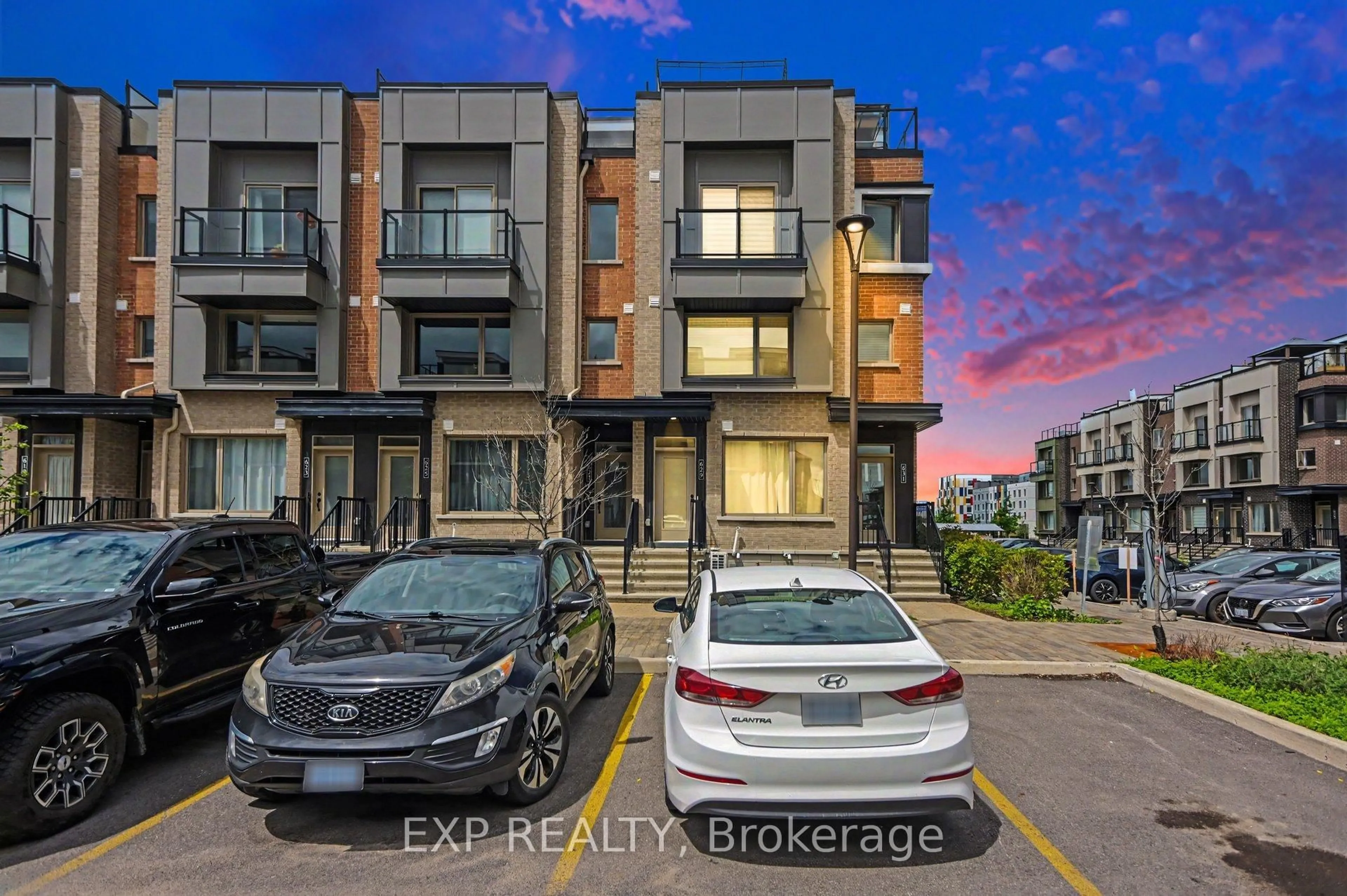 A pic from outside/outdoor area/front of a property/back of a property/a pic from drone, street for 629 Makwa Private, Ottawa Ontario K1K 5A4