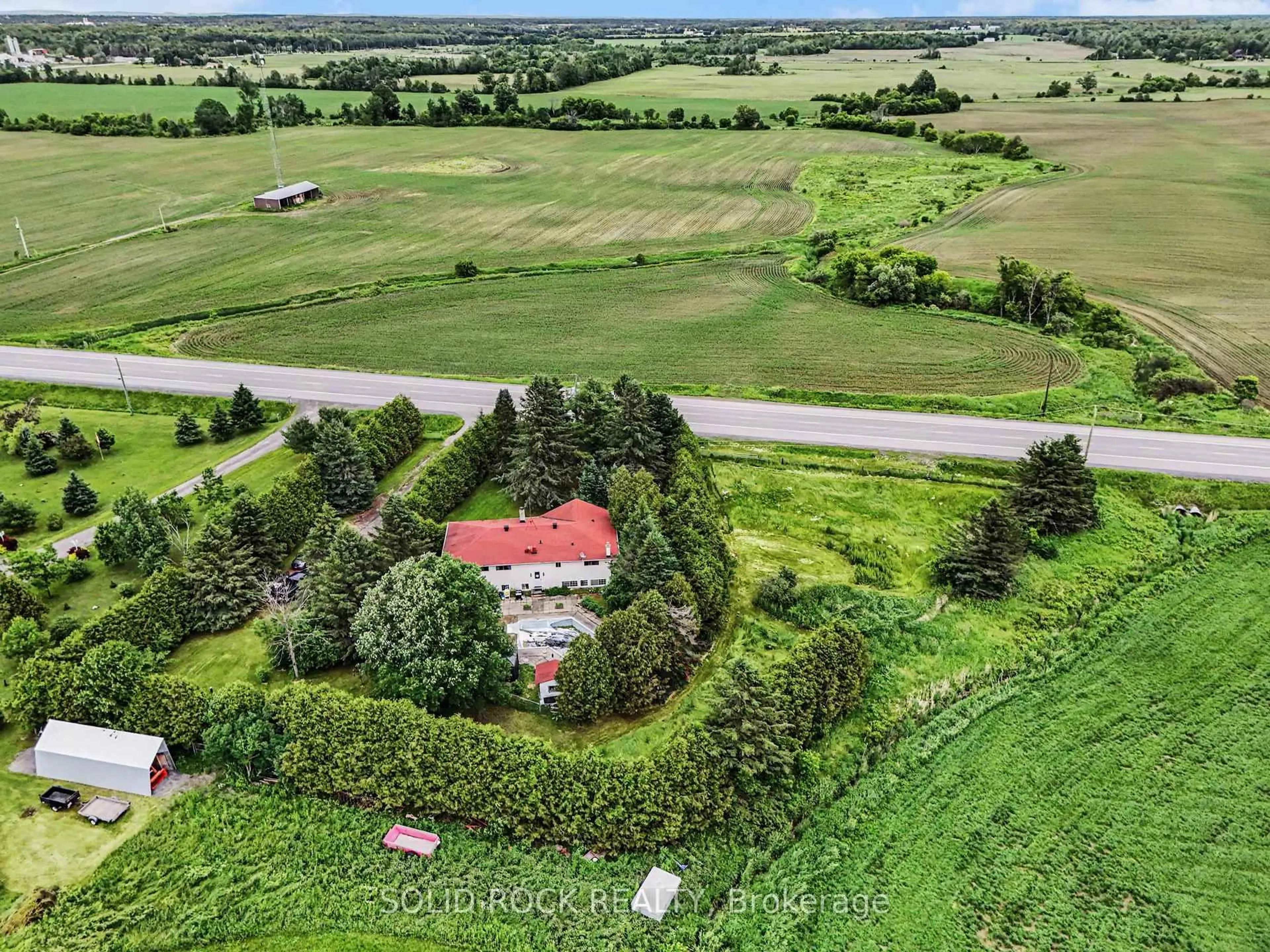 A pic from outside/outdoor area/front of a property/back of a property/a pic from drone, unknown for 5286 Frank Kenny Rd, Vars Ontario K0A 3H0