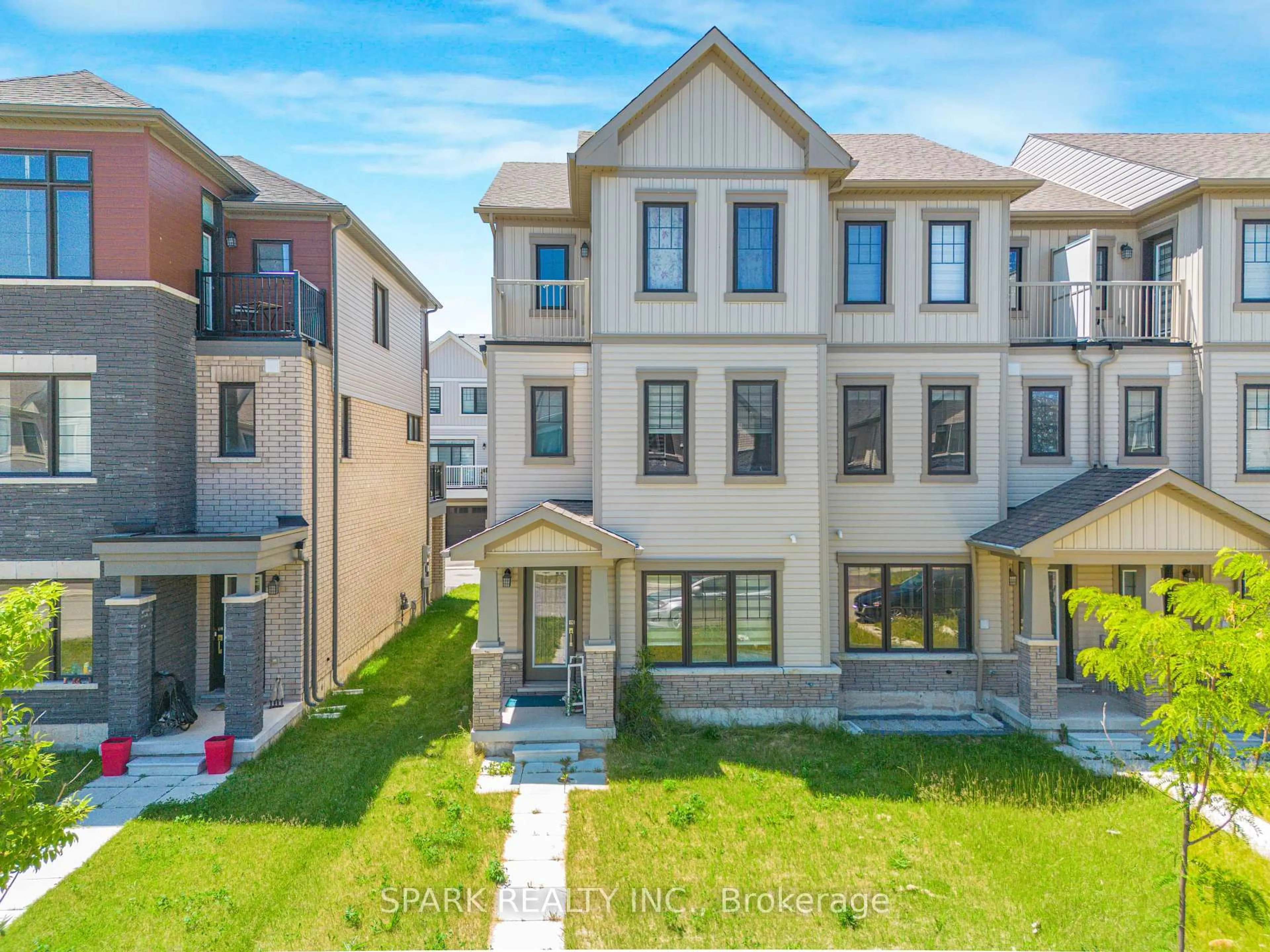 A pic from outside/outdoor area/front of a property/back of a property/a pic from drone, street for 226 Melody Lane, Thorold Ontario L0S 1K0