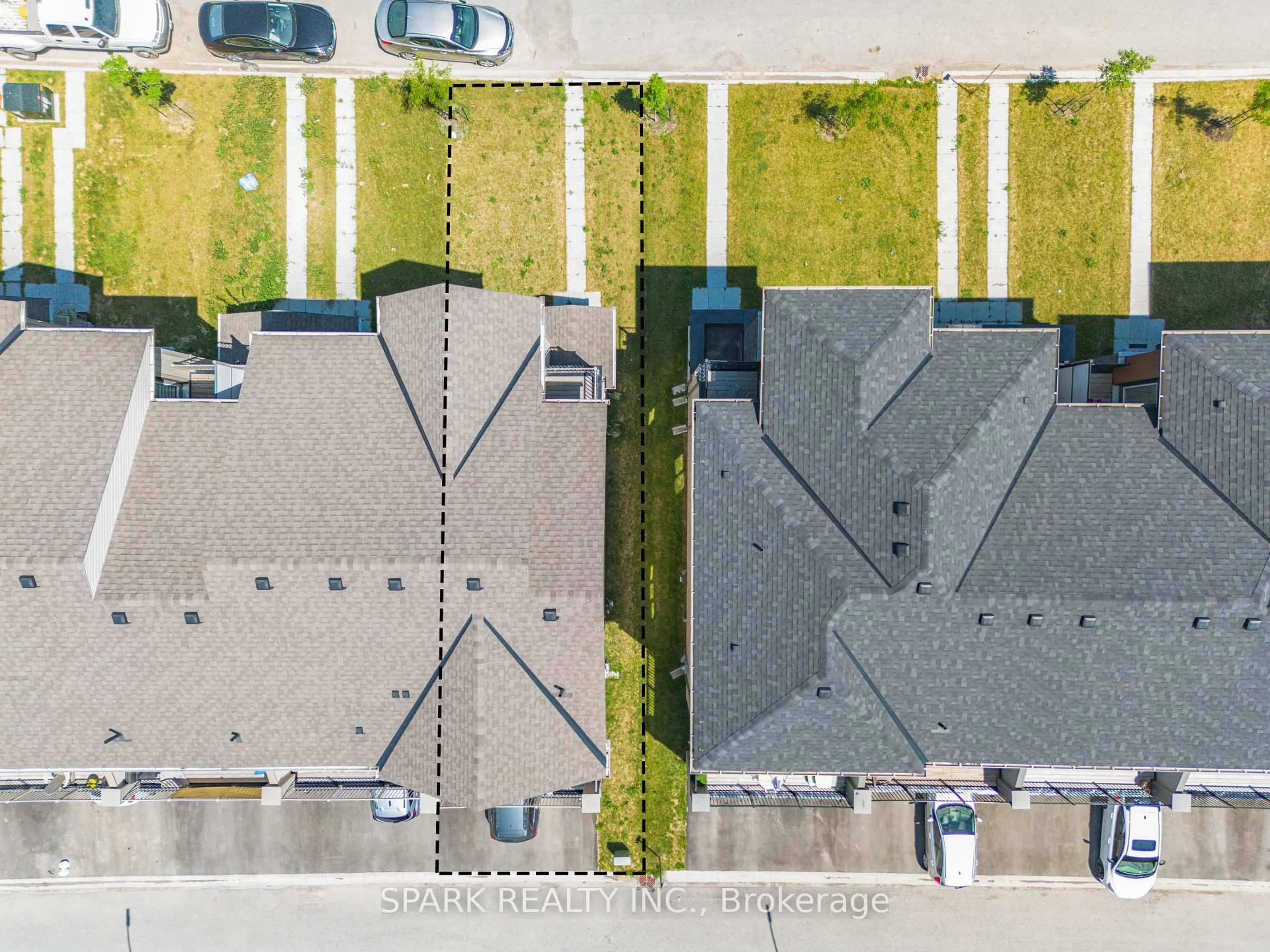 A pic from outside/outdoor area/front of a property/back of a property/a pic from drone, street for 226 Melody Lane, Thorold Ontario L0S 1K0