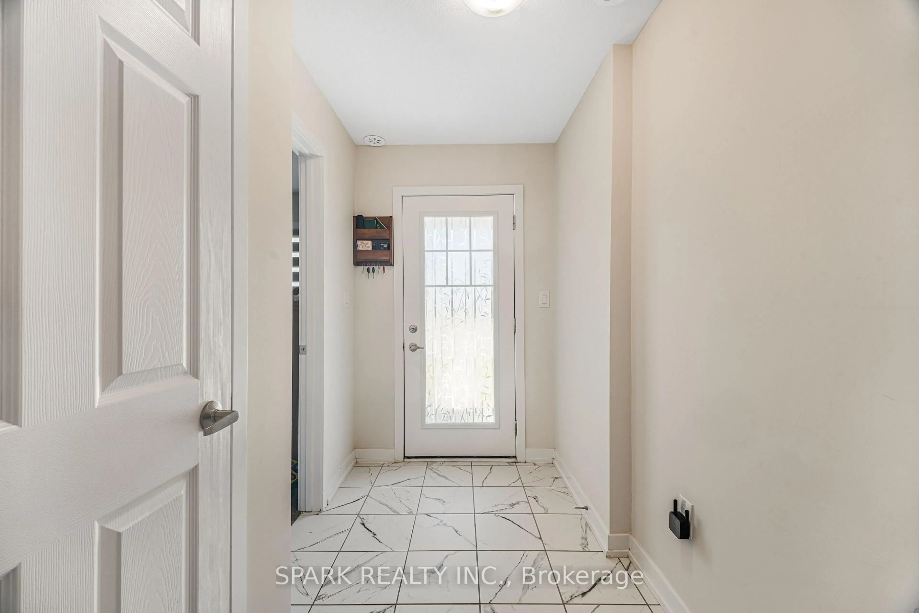 Indoor entryway for 226 Melody Lane, Thorold Ontario L0S 1K0