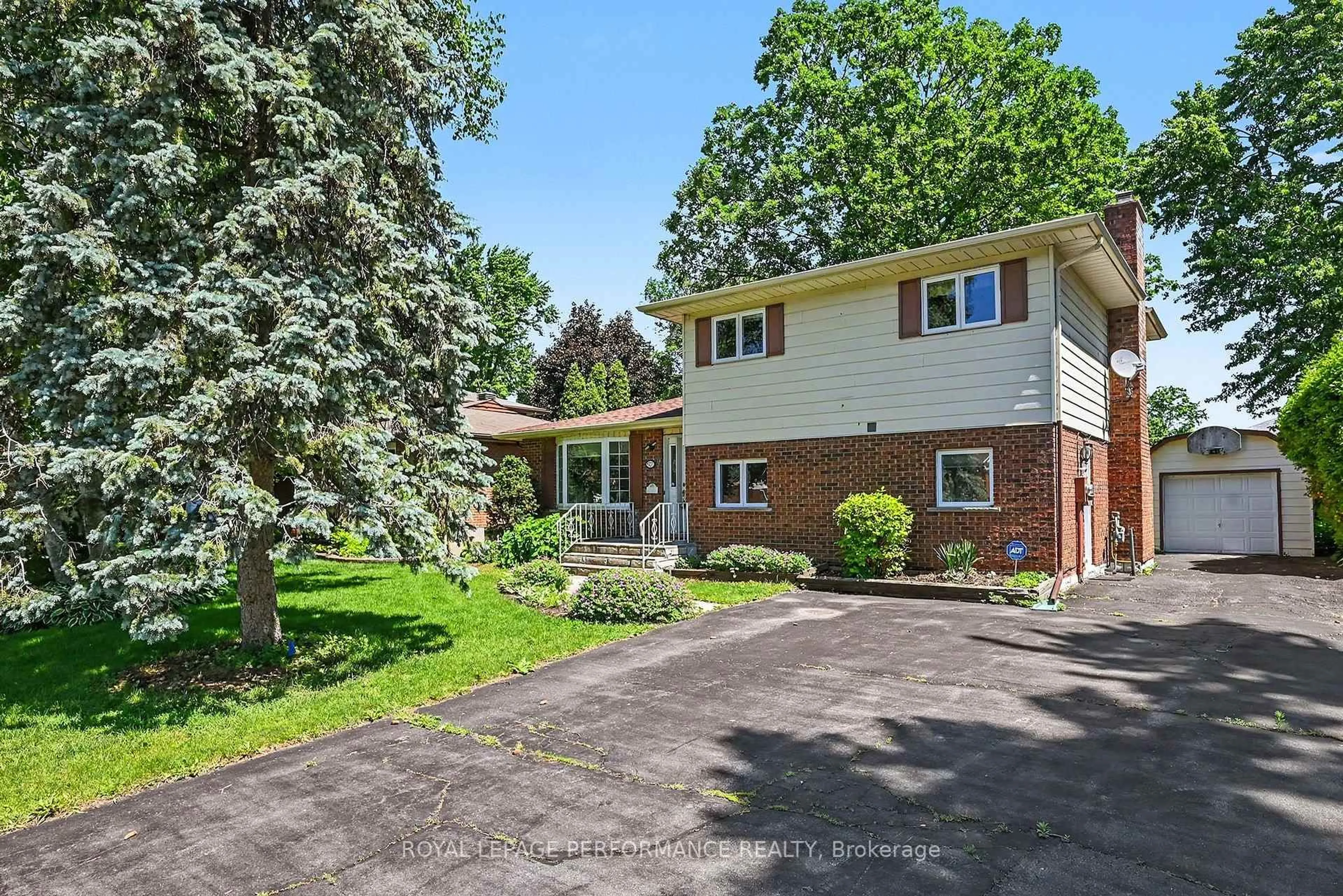 Home with brick exterior material, street for 577 Lynwood Dr, Cornwall Ontario K6H 5W7