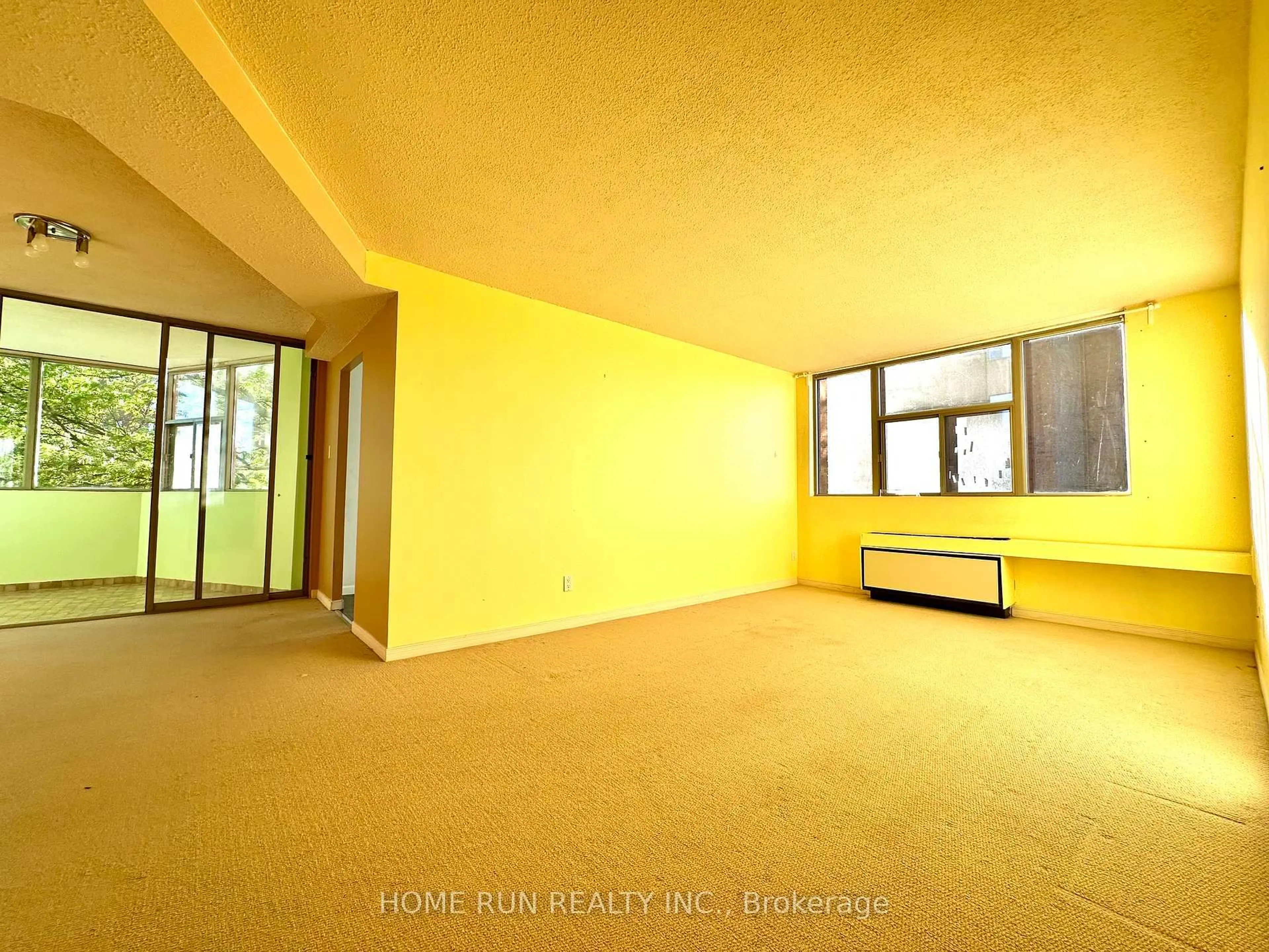 Indoor foyer for 2760 Carousel Cres #210, Ottawa Ontario K1T 2N4