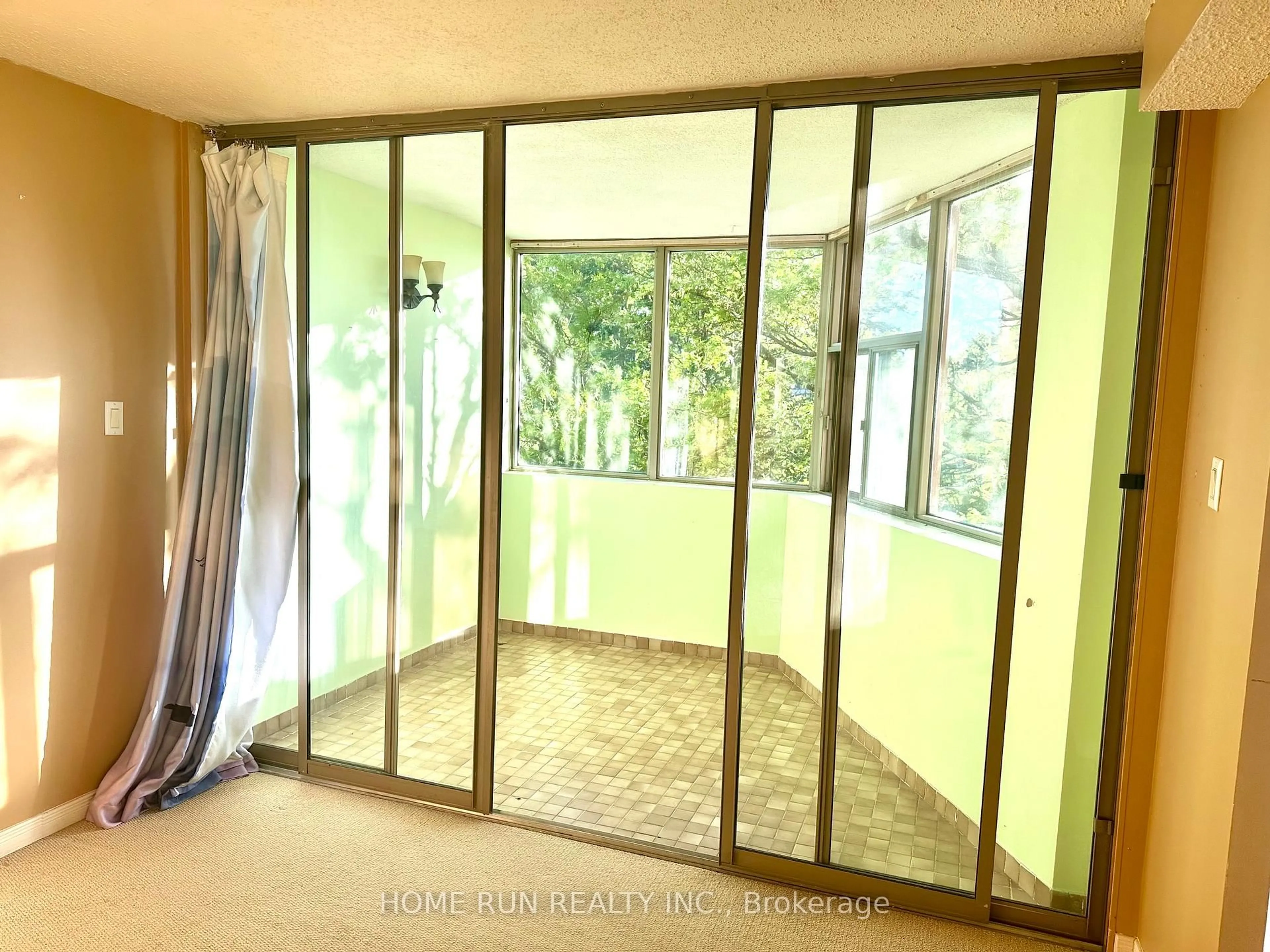 Unknown for 2760 Carousel Cres #210, Ottawa Ontario K1T 2N4