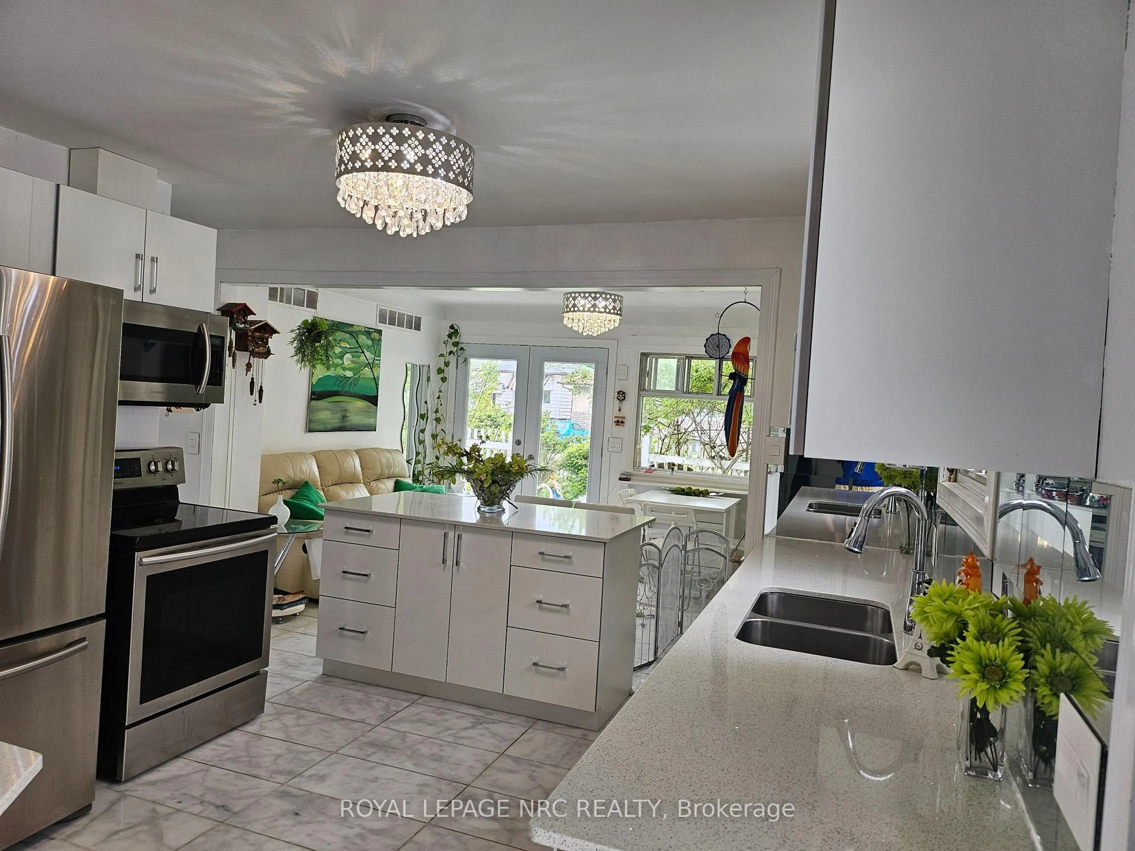 Open concept kitchen, ceramic/tile floor for 7 Vera St, St. Catharines Ontario L2S 1C3