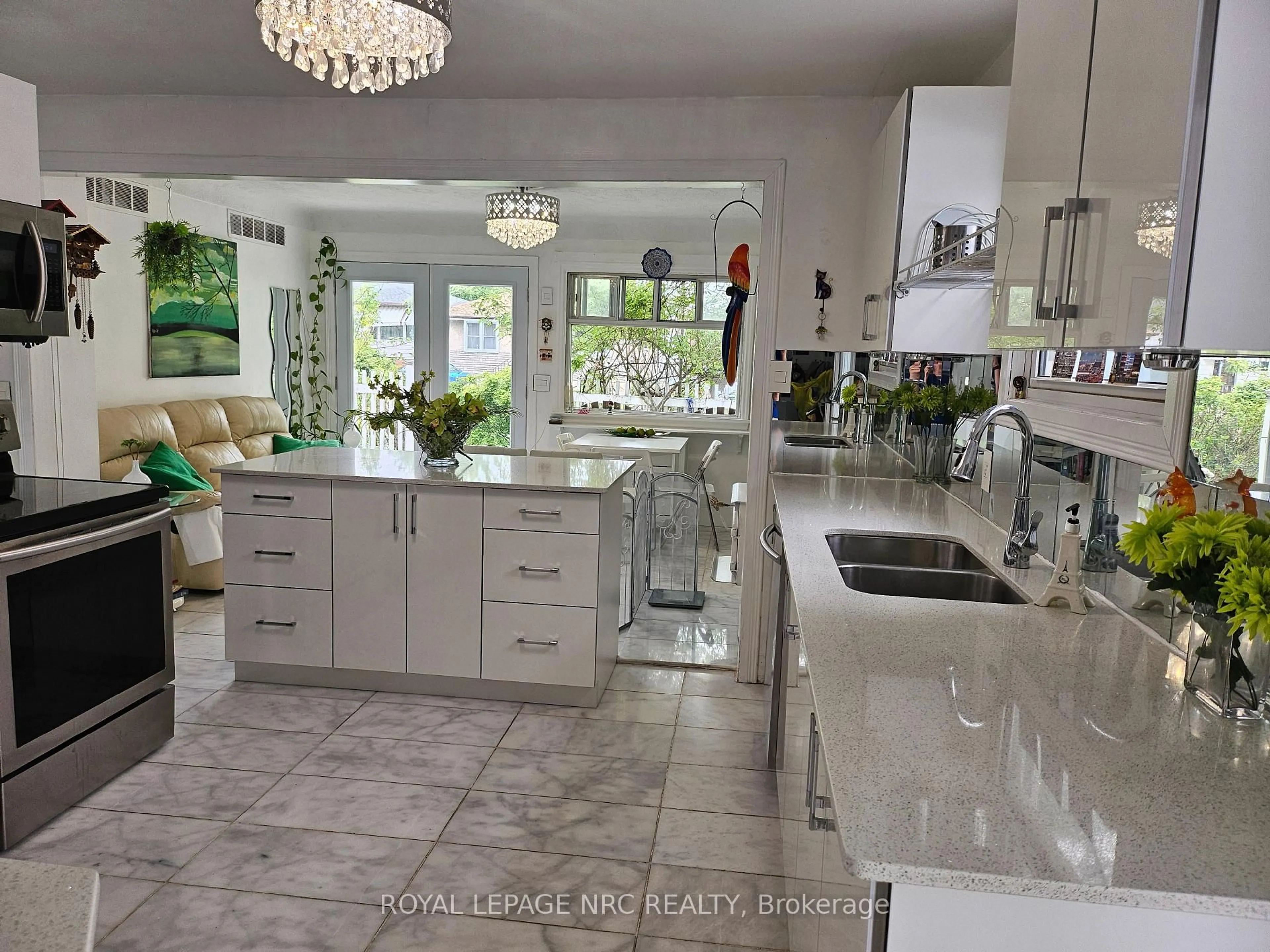 Open concept kitchen, ceramic/tile floor for 7 Vera St, St. Catharines Ontario L2S 1C3