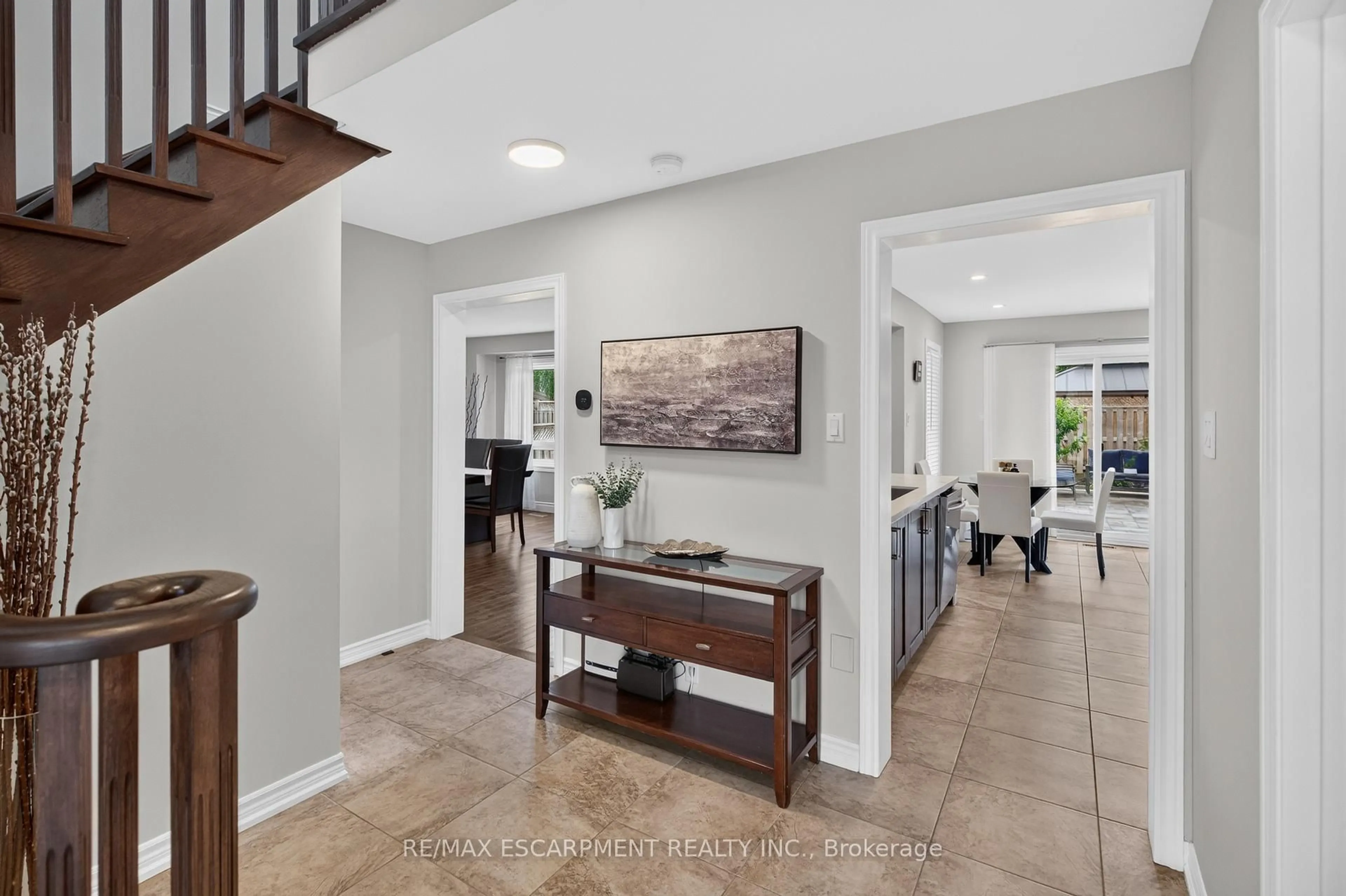 Indoor entryway for 119 Boulding Ave, Hamilton Ontario L8B 0M2