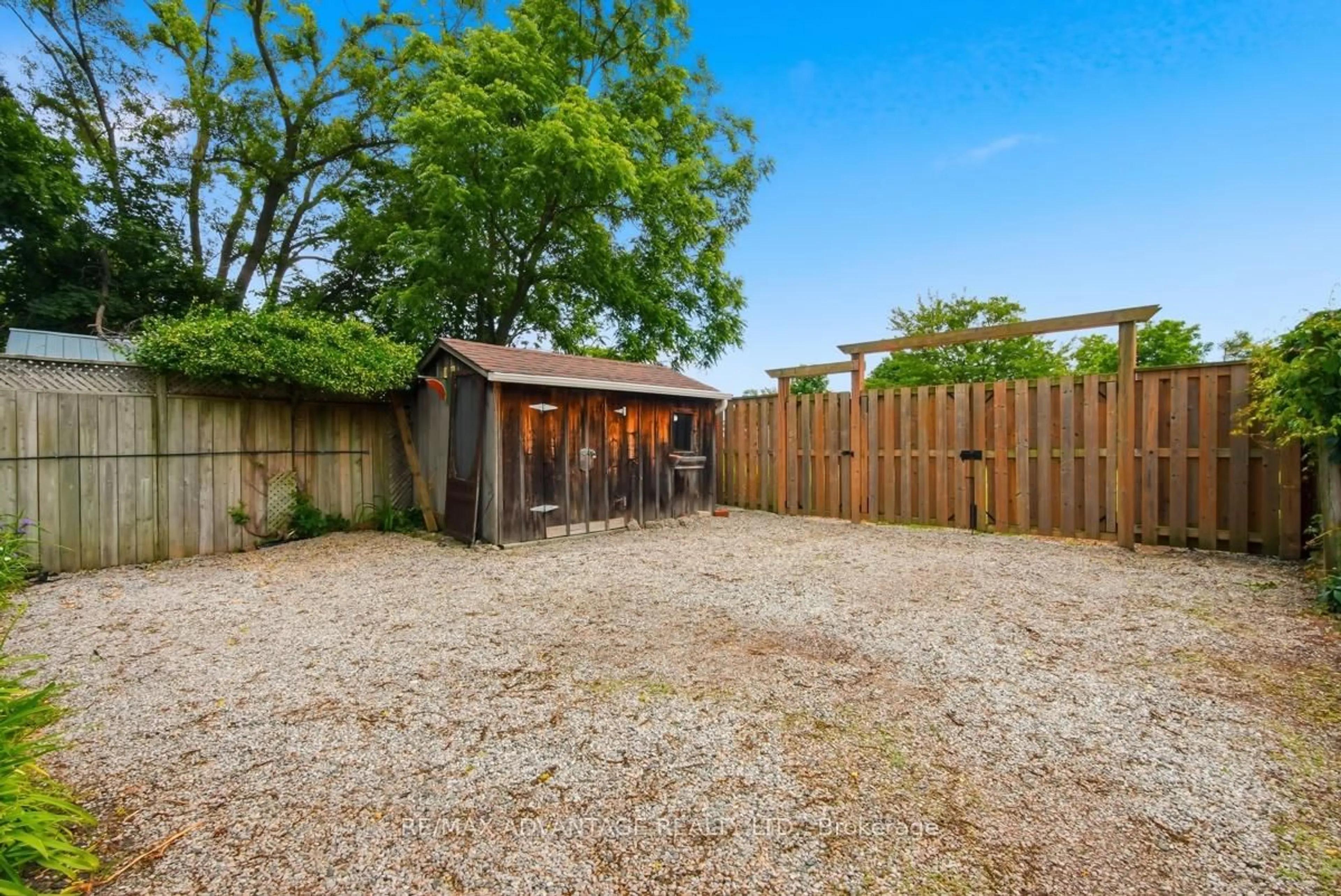 Shed for 41 Vauxhall St, London East Ontario N5Z 1B3