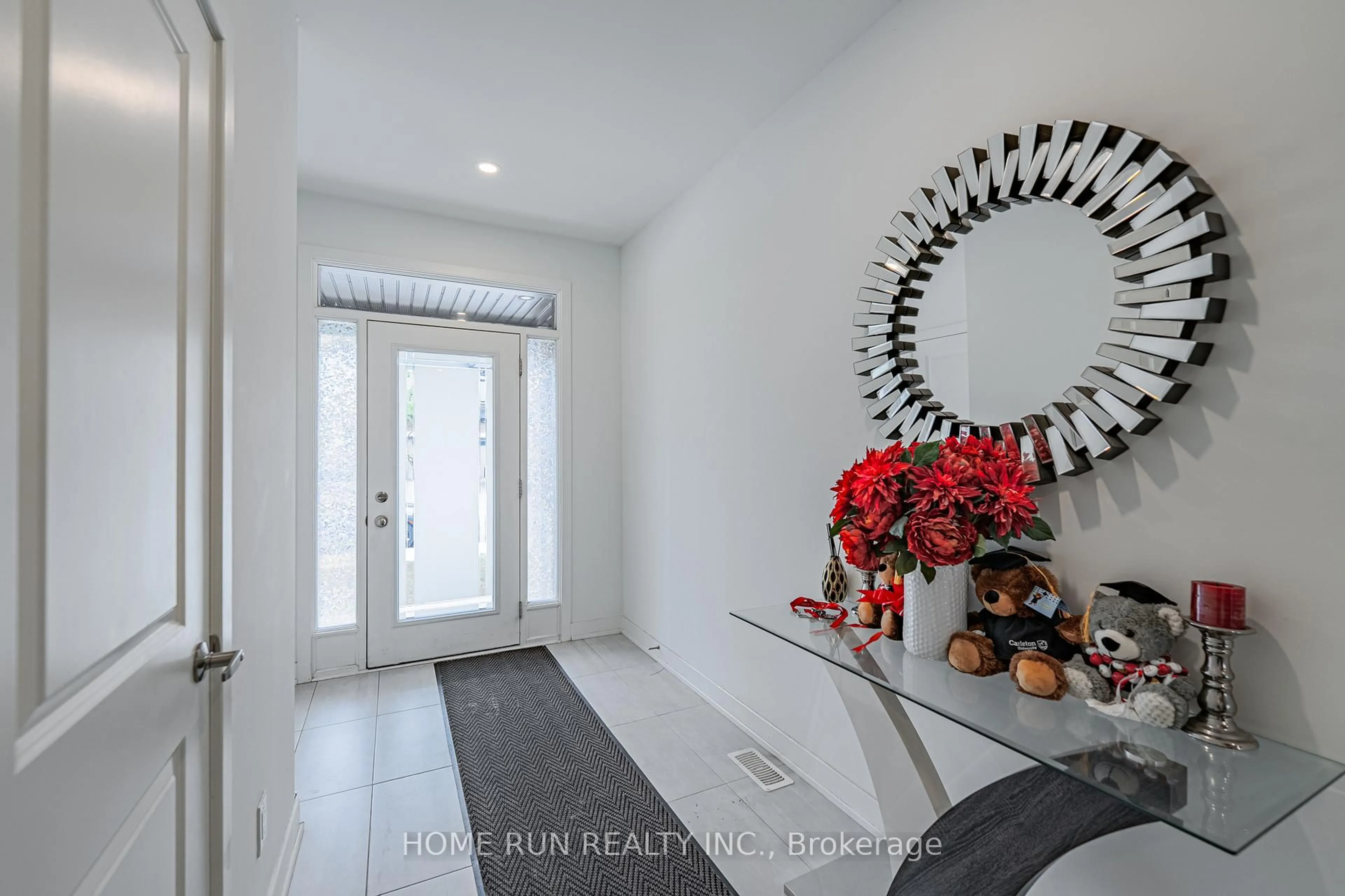 Indoor entryway for 328 Ibanez Walk, Ottawa Ontario K1T 0V8