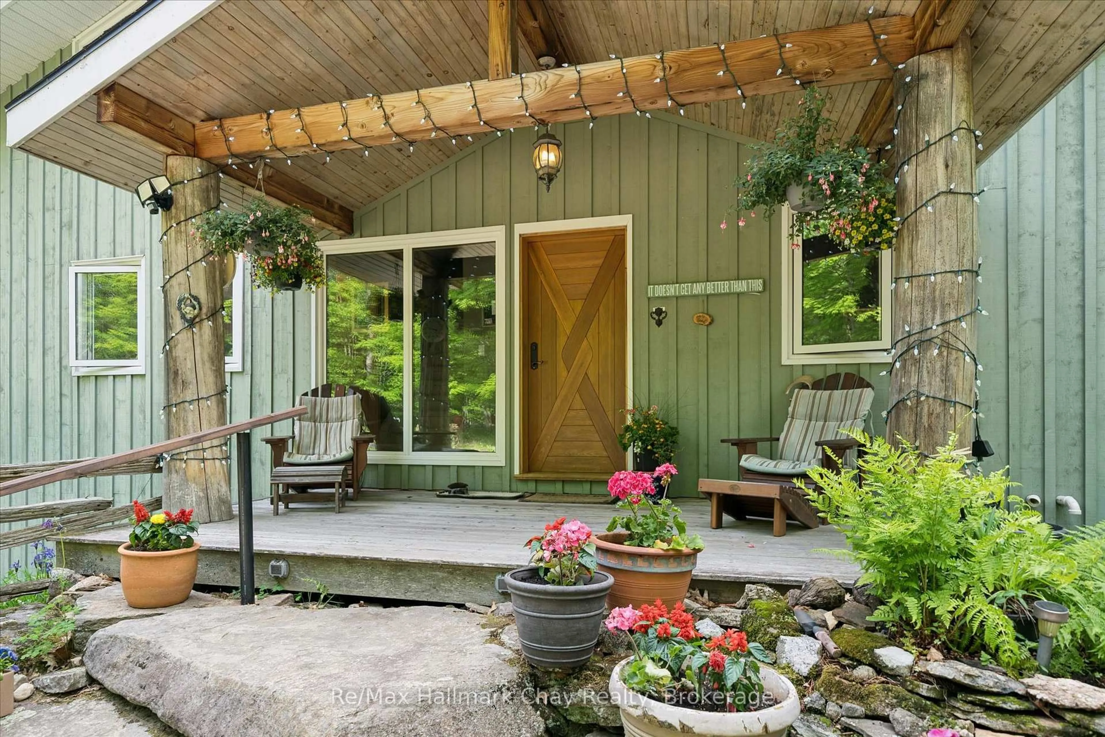 Patio, street for 1497 Fox Point Rd, Lake of Bays Ontario P0A 1H0