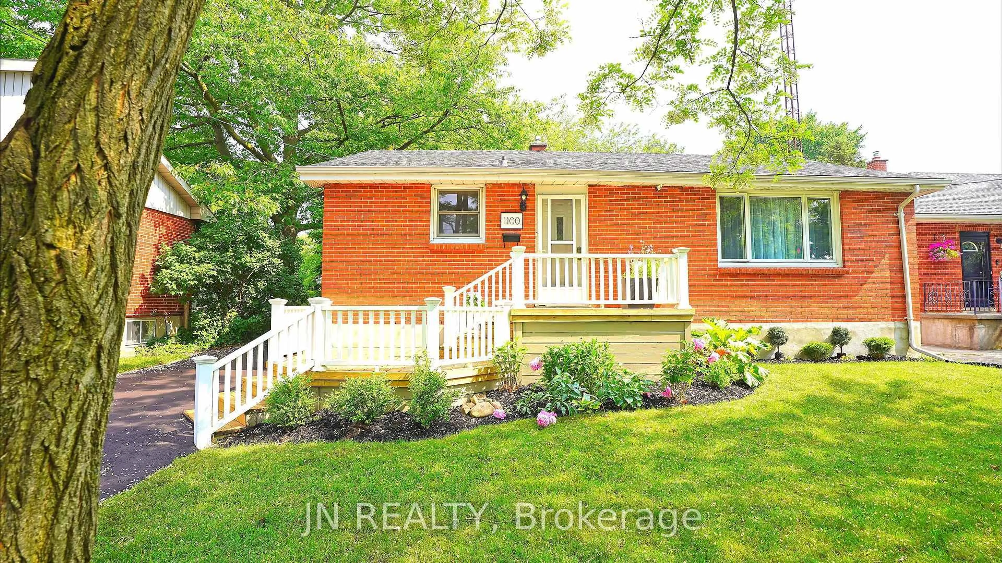 Unknown for 1100 Bruce St, Sarnia Ontario N7V 3B3