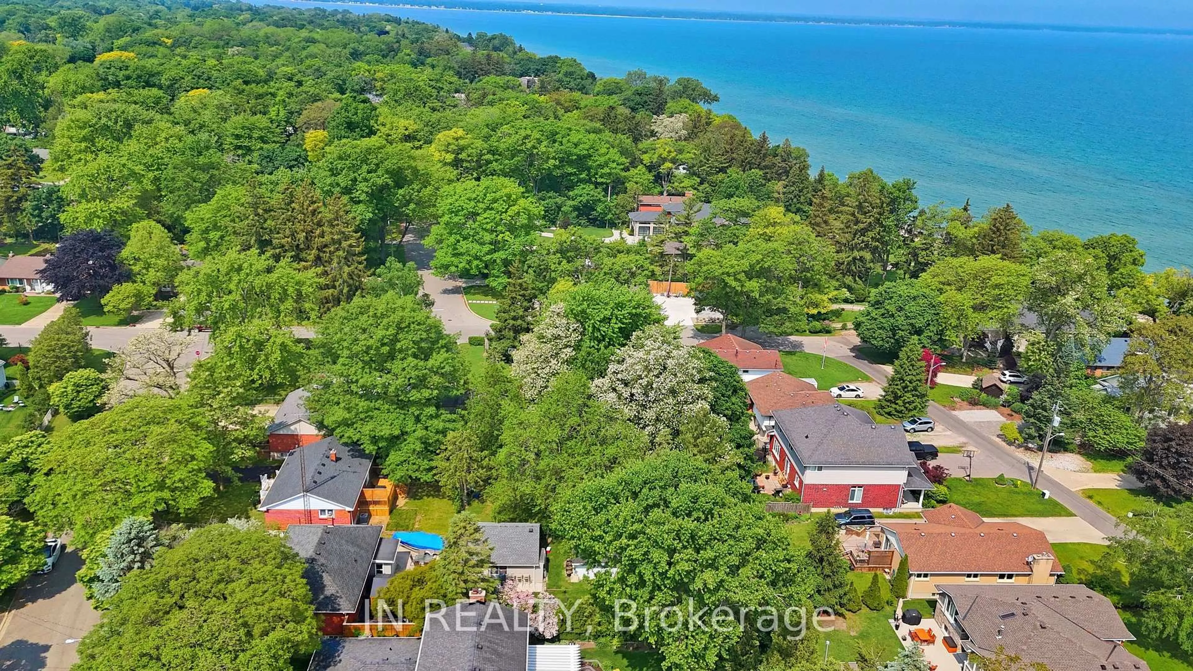 A pic from outside/outdoor area/front of a property/back of a property/a pic from drone, water/lake/river/ocean view for 1100 Bruce St, Sarnia Ontario N7V 3B3