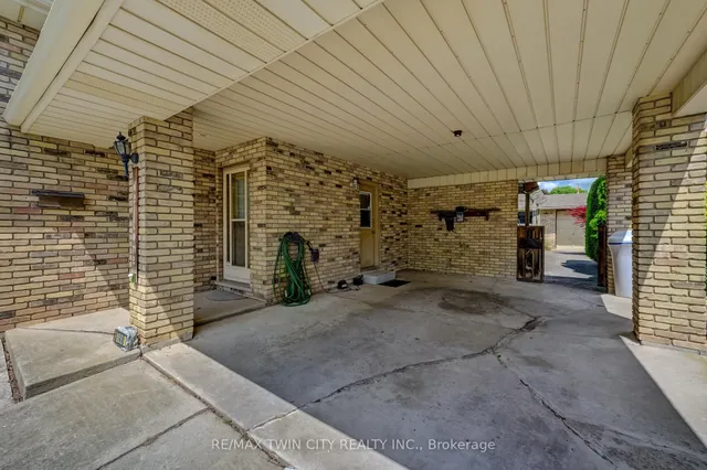 180 Balmoral Dr, Brantford 3
