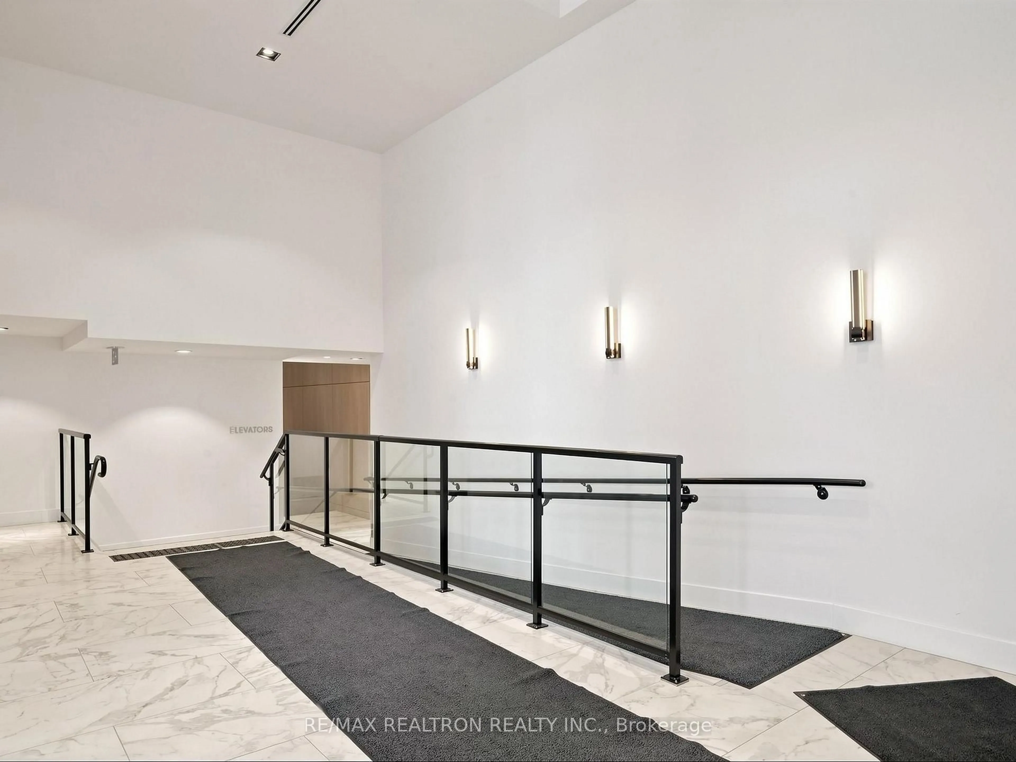 Indoor foyer for 15 Wellington St #1210, Kitchener Ontario N2G 0E4