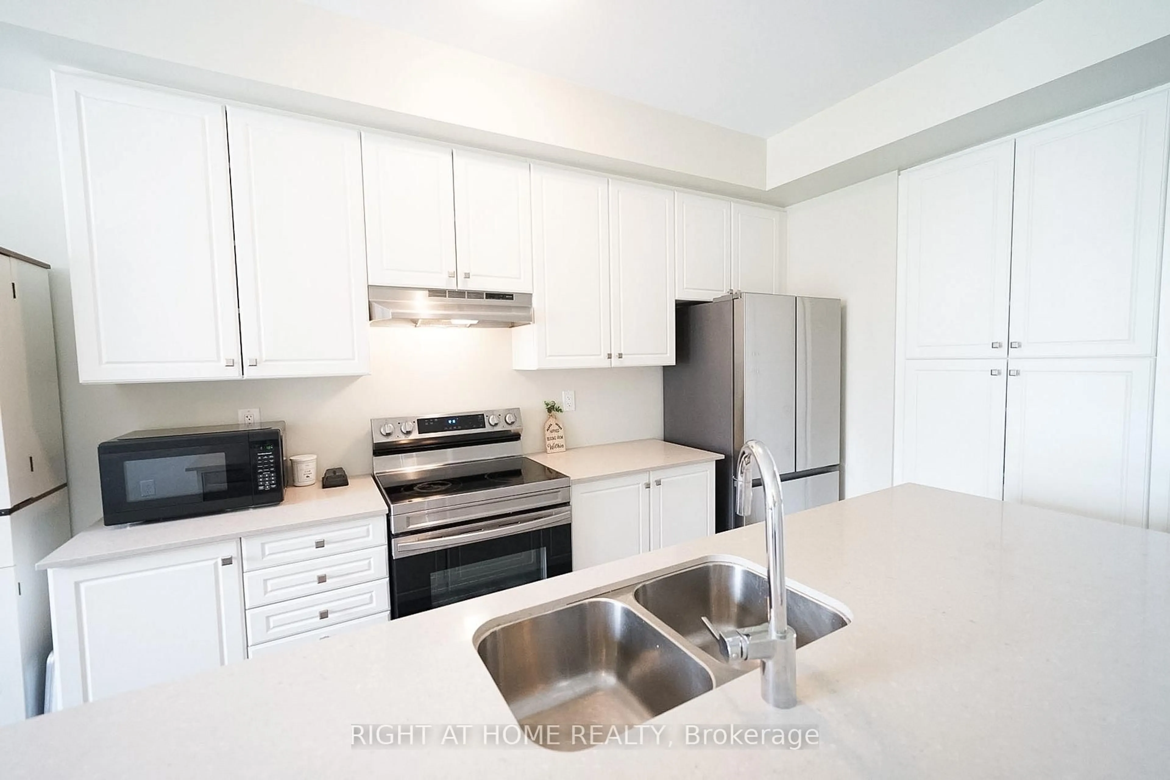 Standard kitchen, unknown for 185 Bedrock Dr #23, Hamilton Ontario L8J 0M5