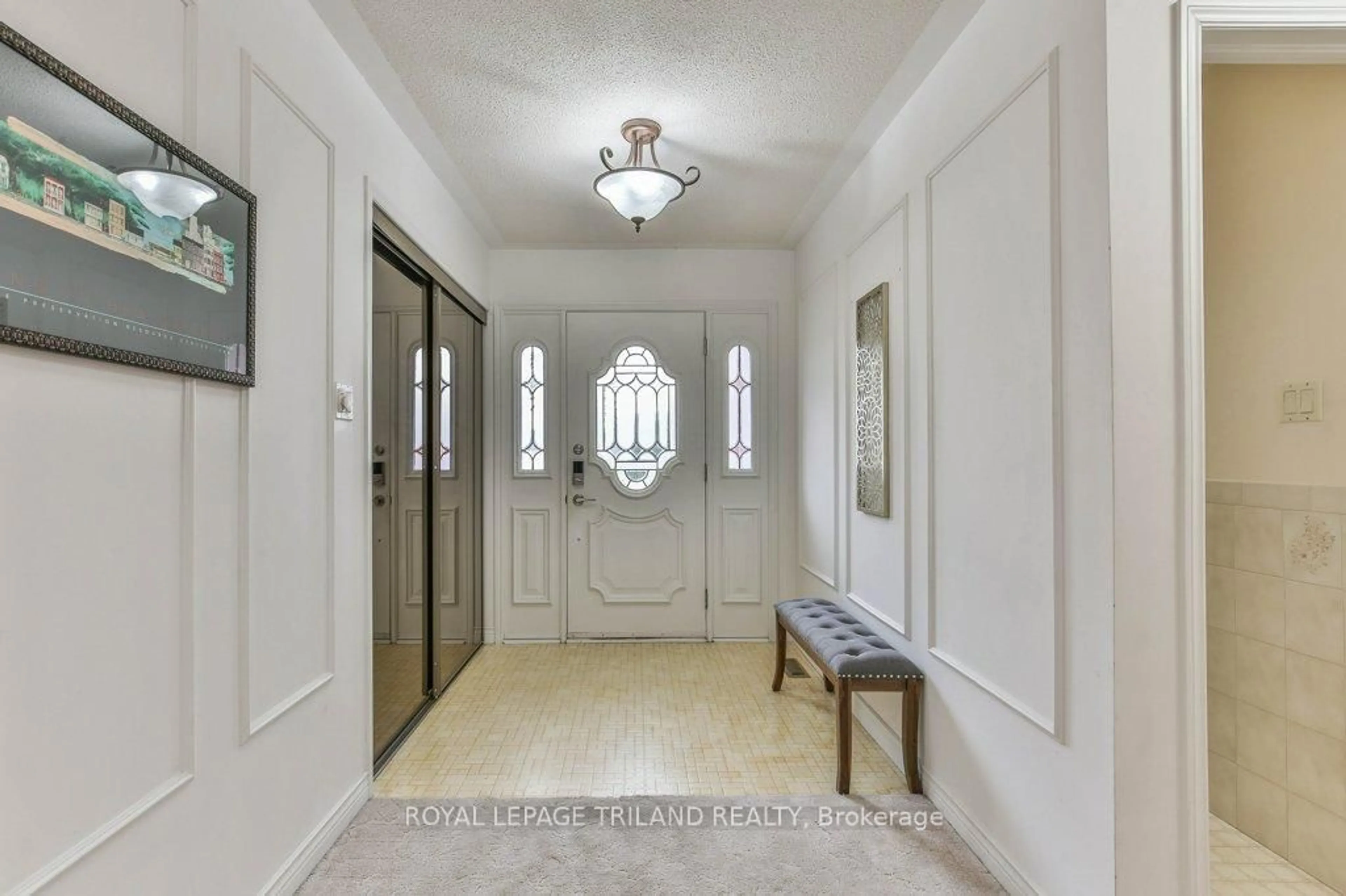 Indoor entryway for 60 ROSECLIFFE Cres #8, London South Ontario N6K 4E5
