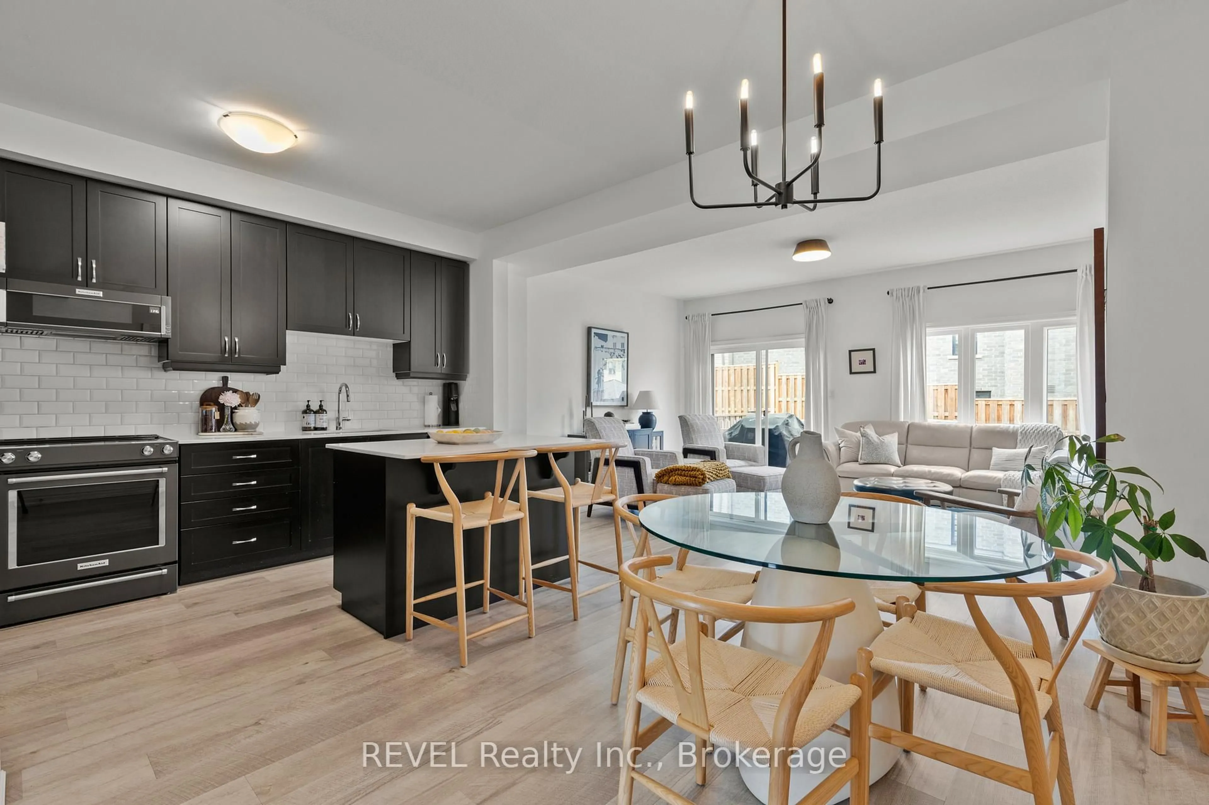 Open concept kitchen, unknown for 3954 Crown St, Lincoln Ontario L3J 0T1