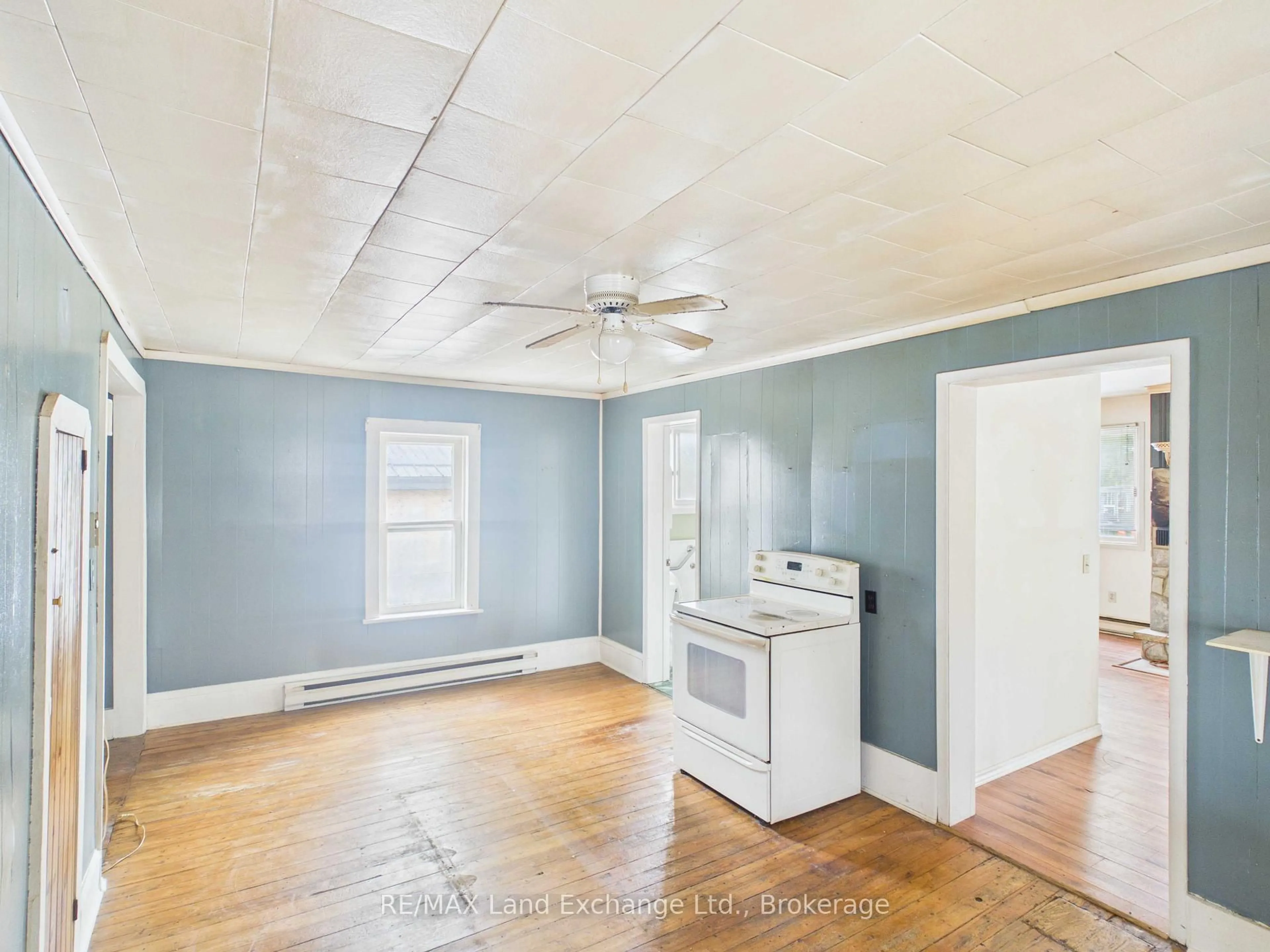 A pic of a room for 538 Queen St, Kincardine Ontario N2Z 2Y9