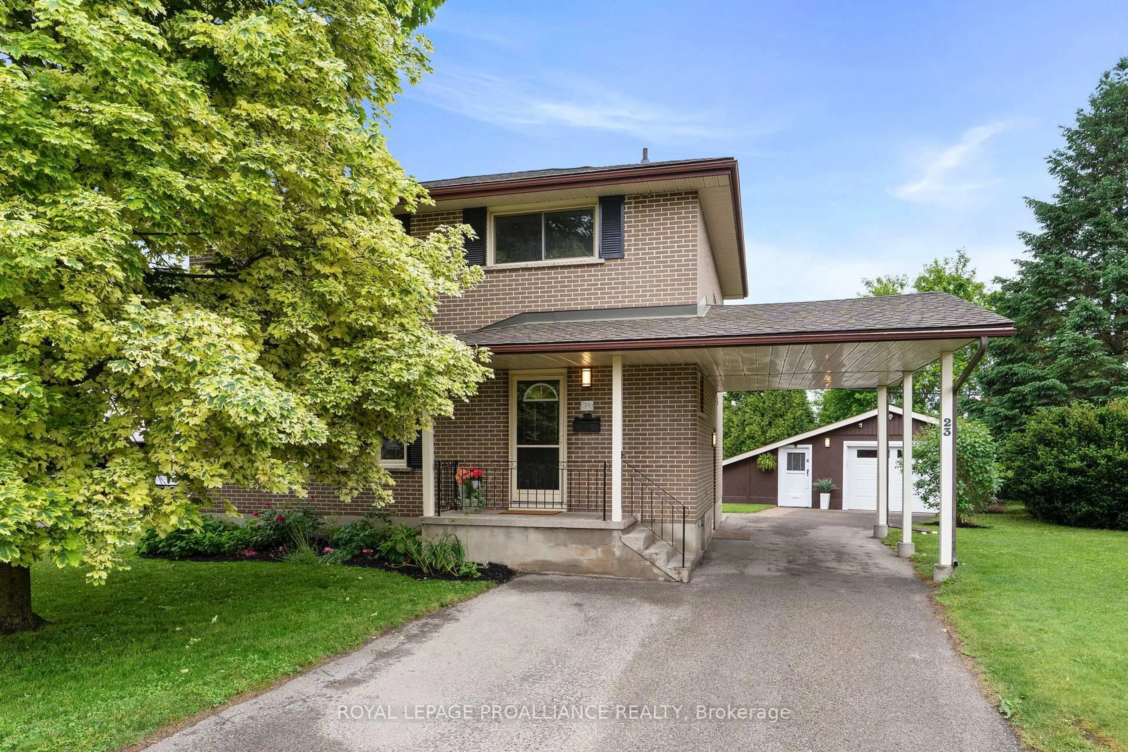 Home with vinyl exterior material, street for 23 Stanley Cres, Brockville Ontario K6V 2S9