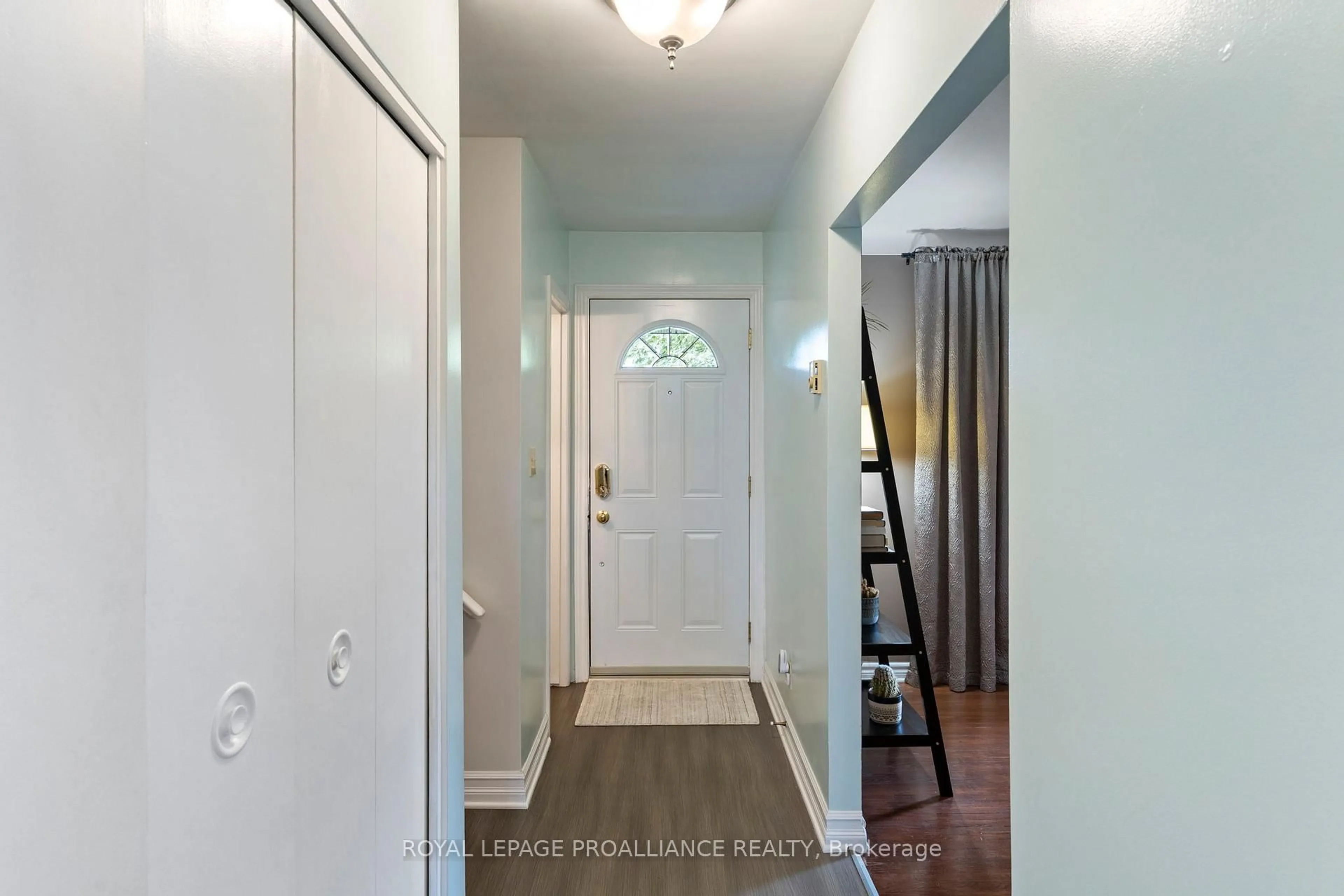 Indoor entryway for 23 Stanley Cres, Brockville Ontario K6V 2S9