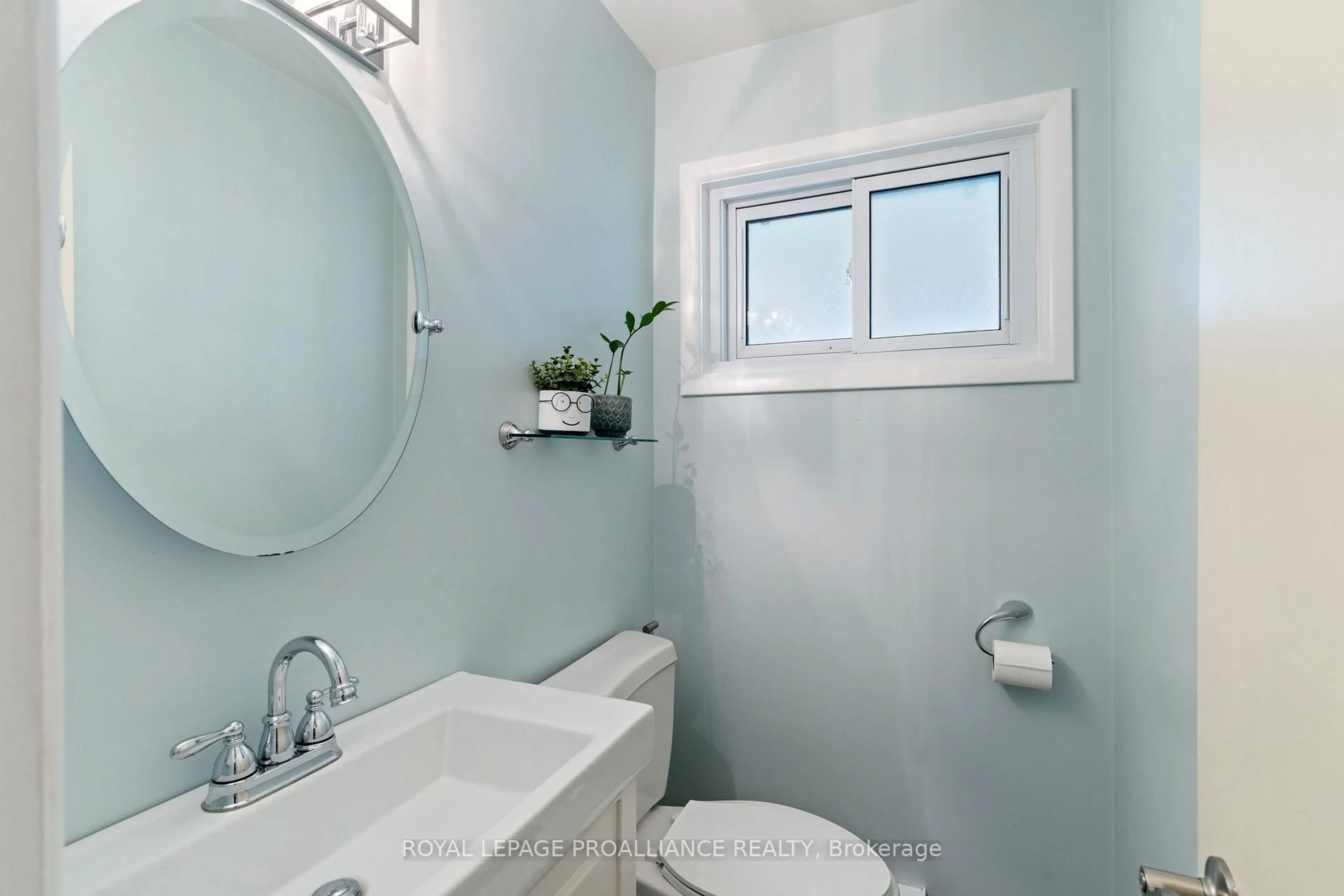 Contemporary bathroom, ceramic/tile floor for 23 Stanley Cres, Brockville Ontario K6V 2S9