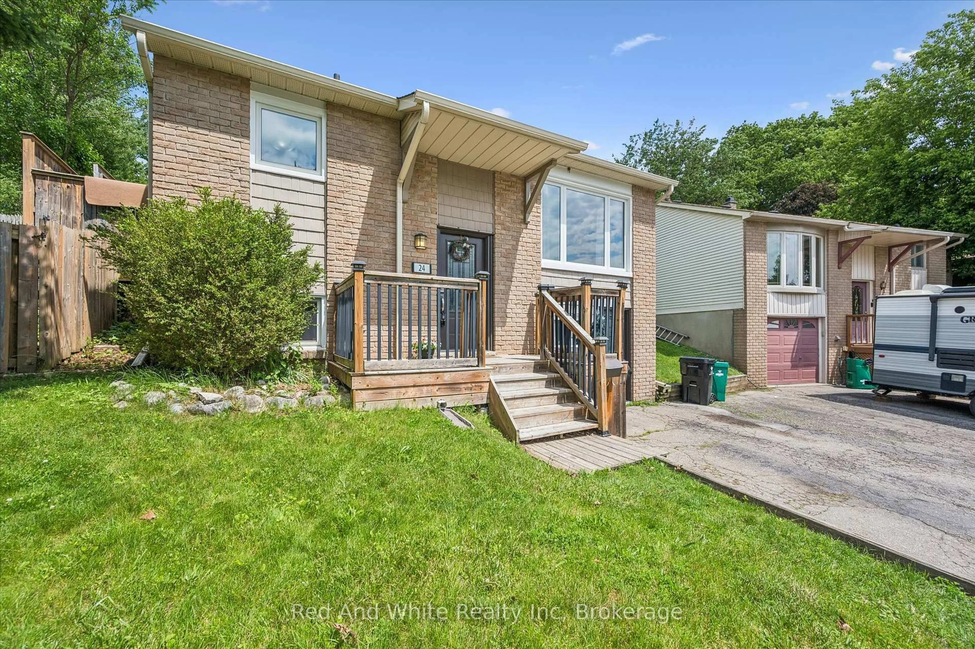A pic from outside/outdoor area/front of a property/back of a property/a pic from drone, street for 24 Byton Lane, Cambridge Ontario N1S 4L9