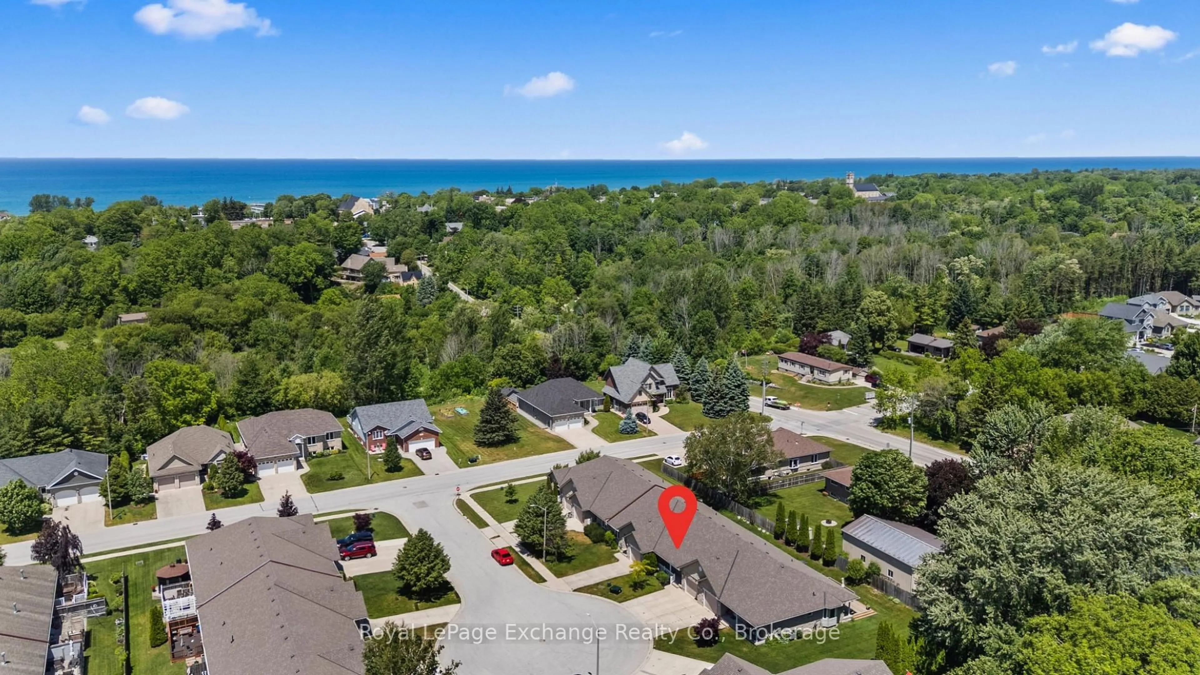A pic from outside/outdoor area/front of a property/back of a property/a pic from drone, water/lake/river/ocean view for 647 Pipers Crt, Kincardine Ontario N2Z 0A1