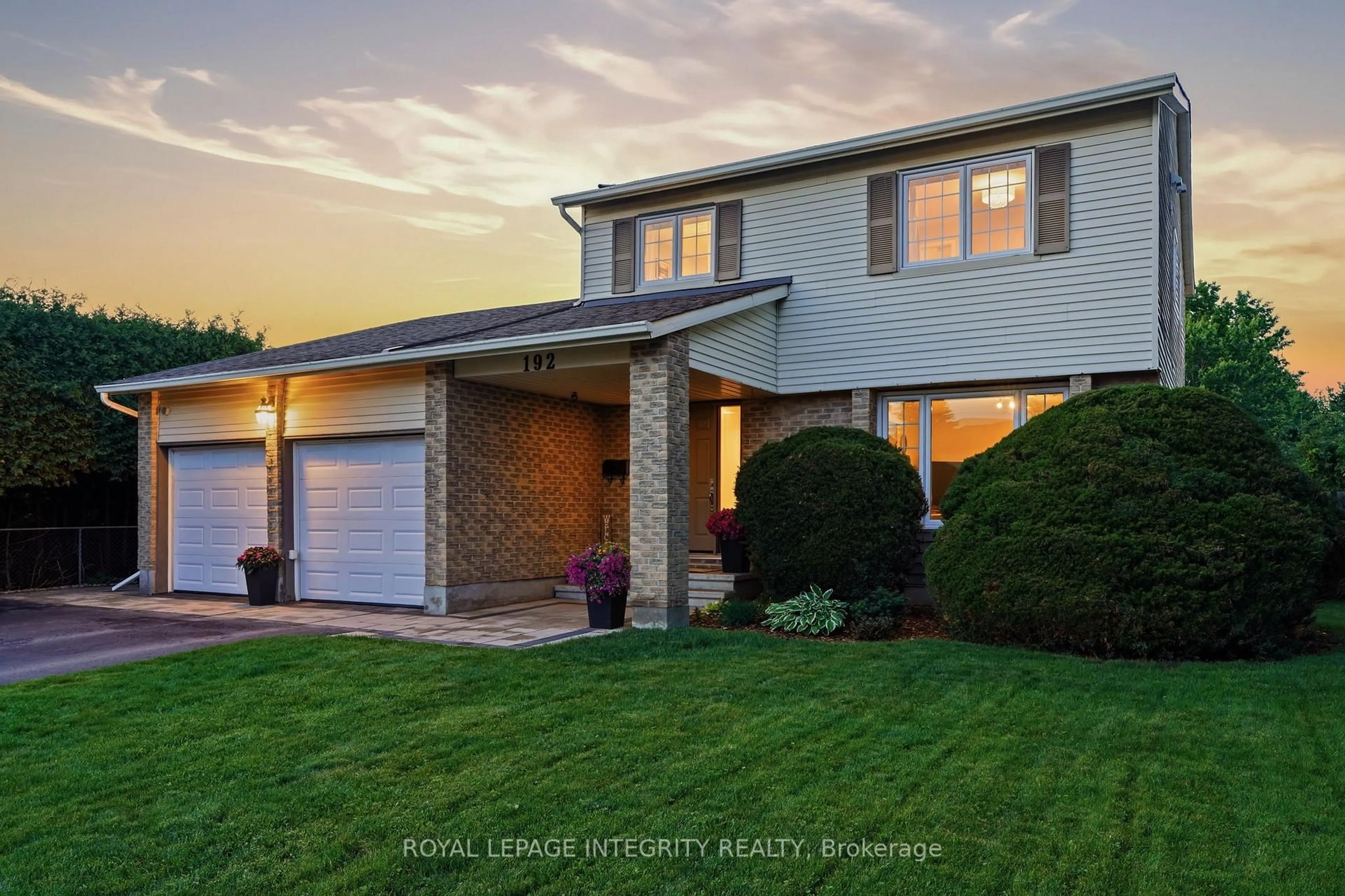 Home with vinyl exterior material, street for 192 Park Grove Dr, Ottawa Ontario K1E 2T1
