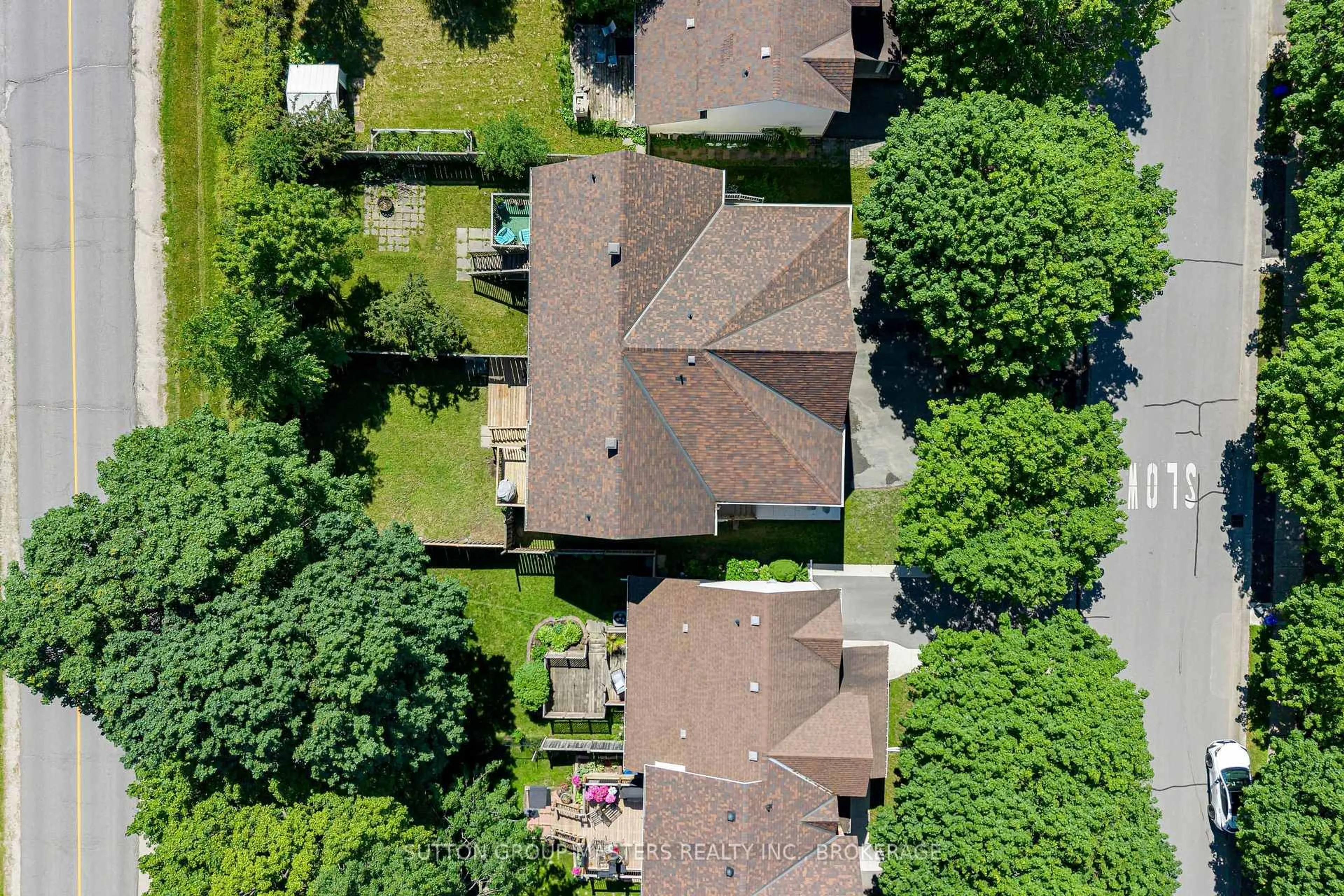 A pic from outside/outdoor area/front of a property/back of a property/a pic from drone, street for 457 Fieldstone Dr, Kingston Ontario K7K 7E4