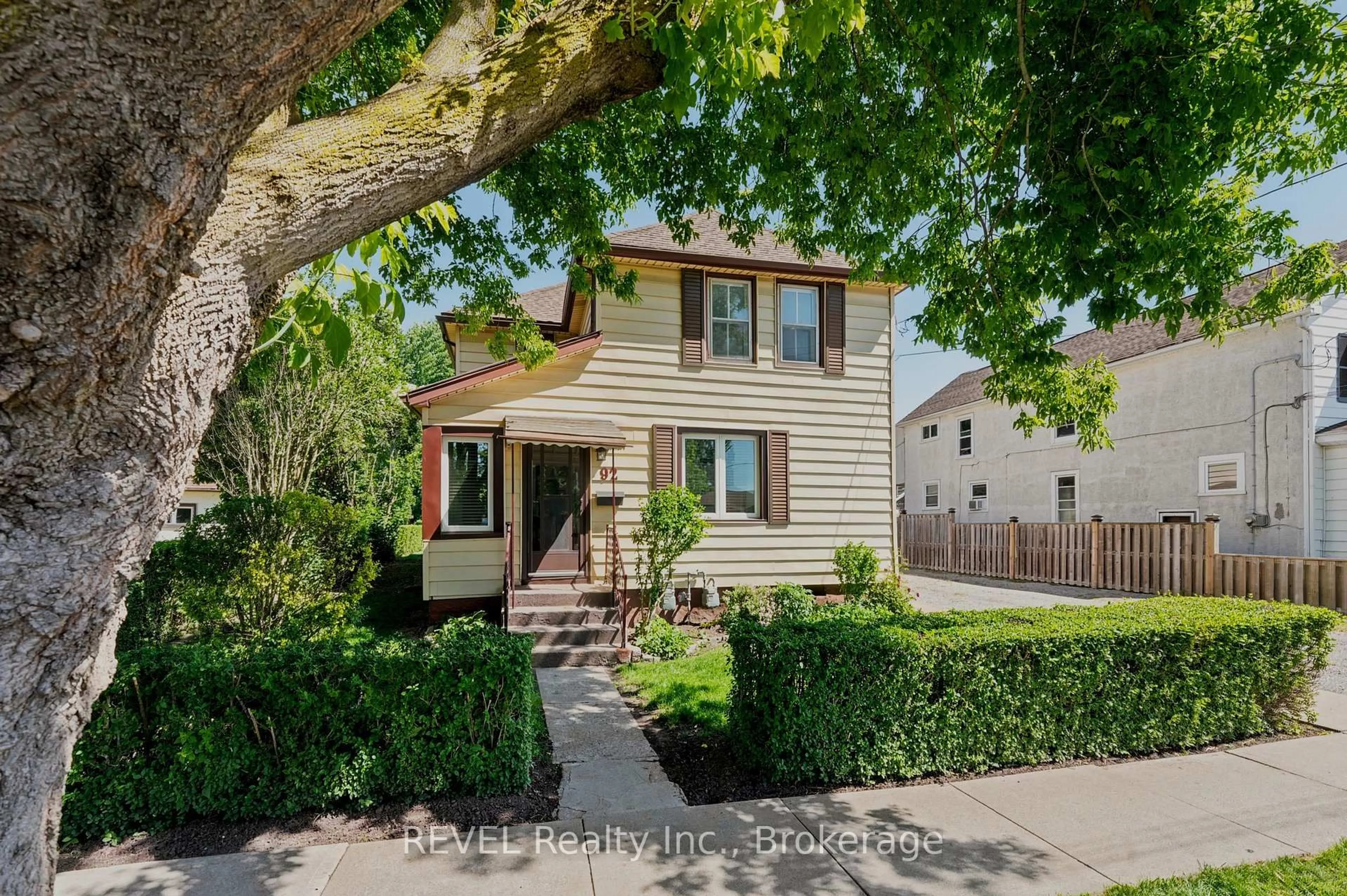 Home with brick exterior material, street for 92 Saint Arnaud St, Port Colborne Ontario L3K 1M1