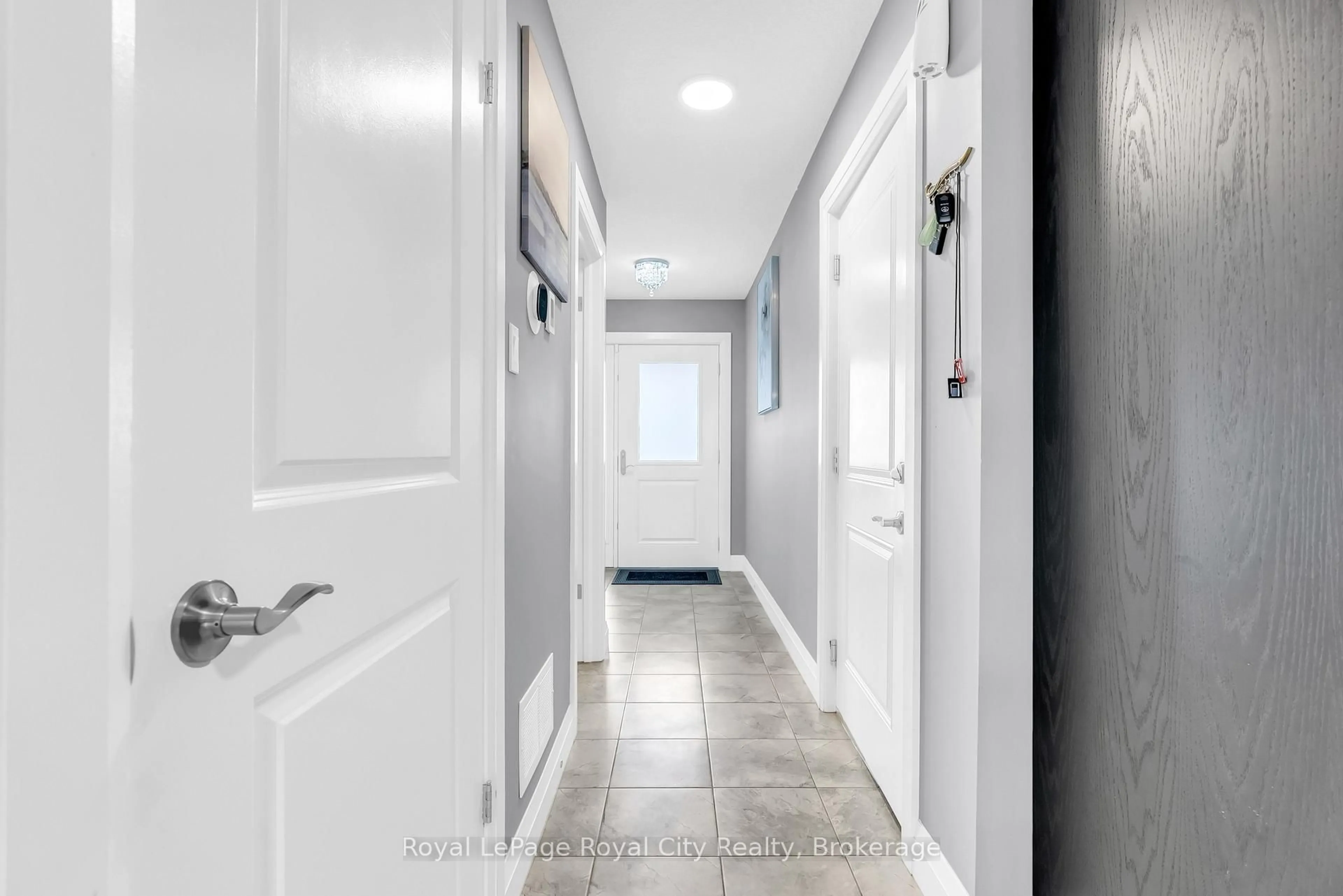 Indoor entryway for 181 Halls Dr, Centre Wellington Ontario N0B 1S0
